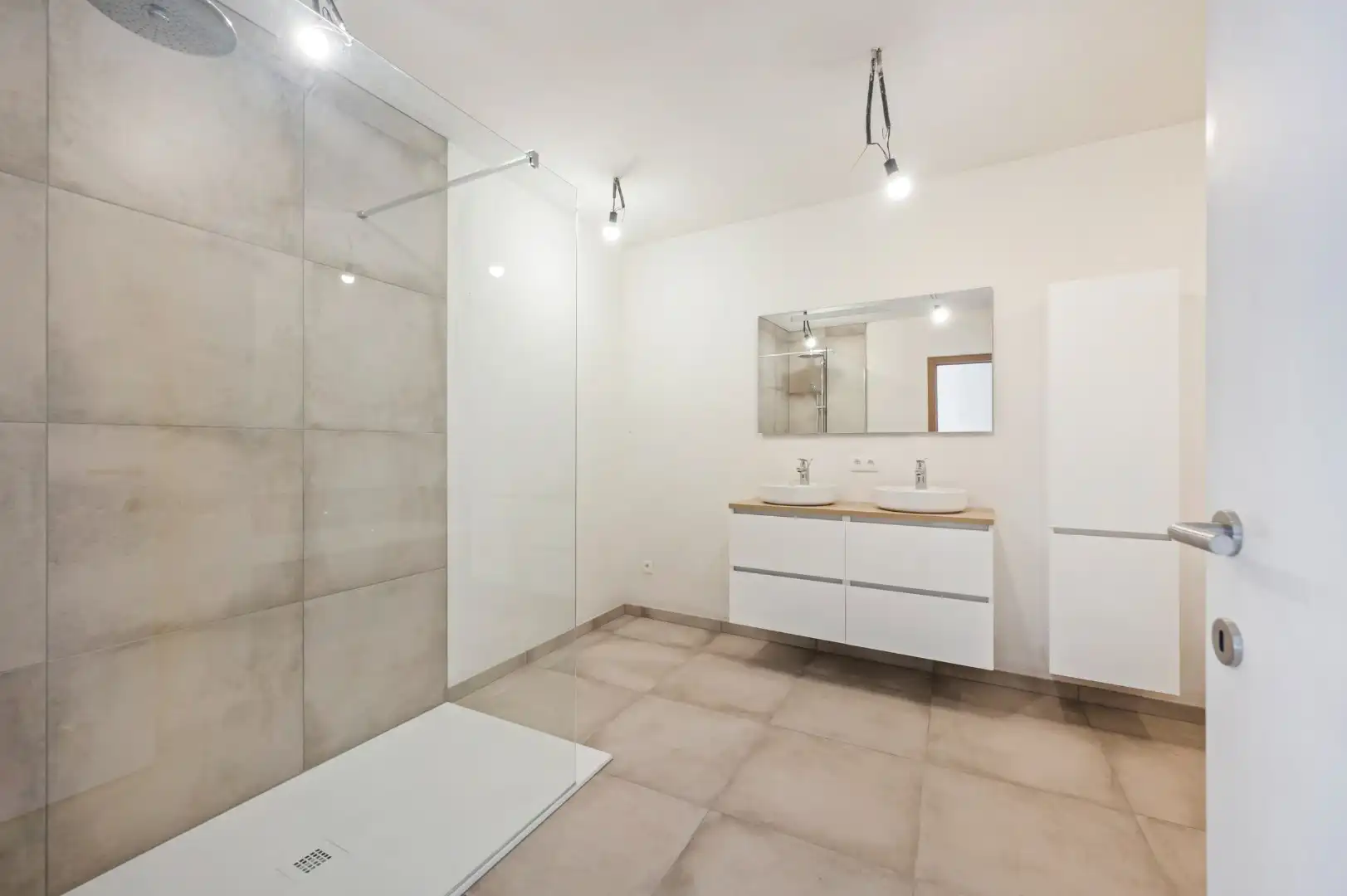 NIEUWBOUWCOMPLEX MET 5 APPARTEMENTEN TE KOOP ONDER REGISTRATIERECHTEN foto 8