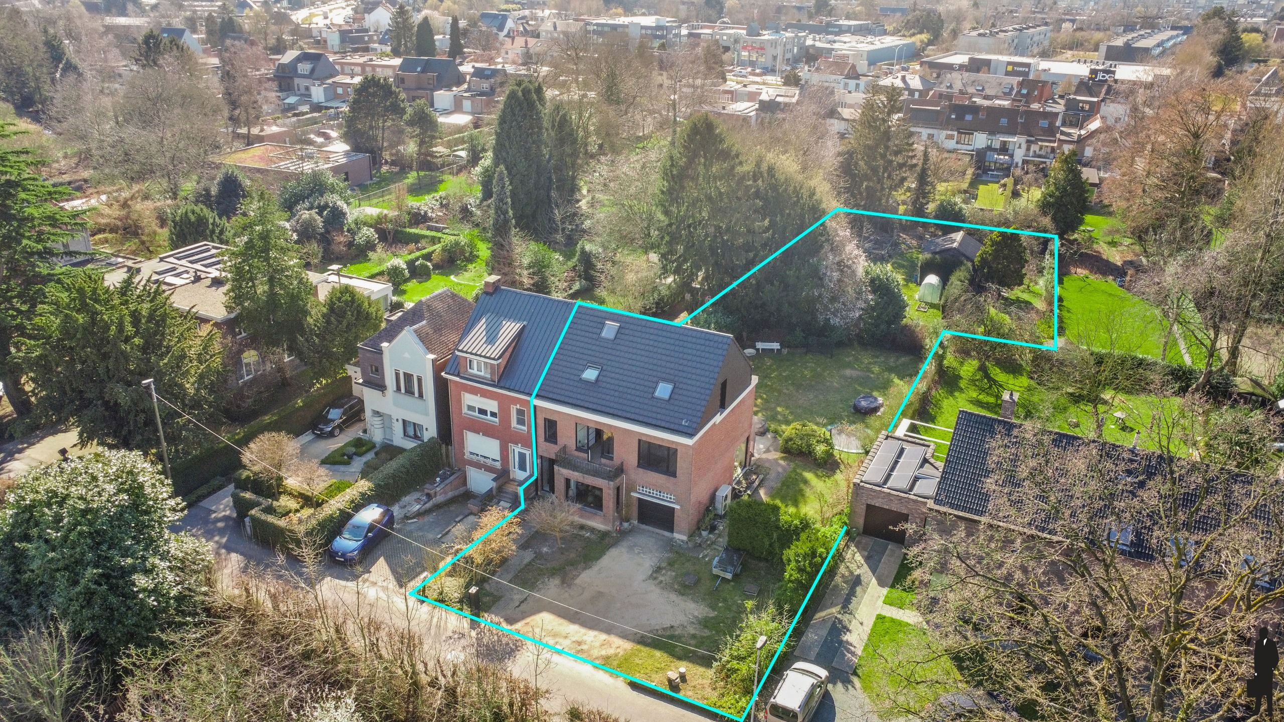 (Deels) gerenoveerde woning met ZW parktuin (ca. 1968m²) foto 13