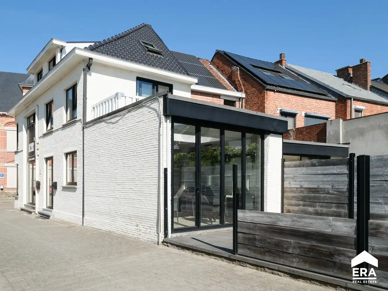 Woonhuis met handelsgedeelte foto 3