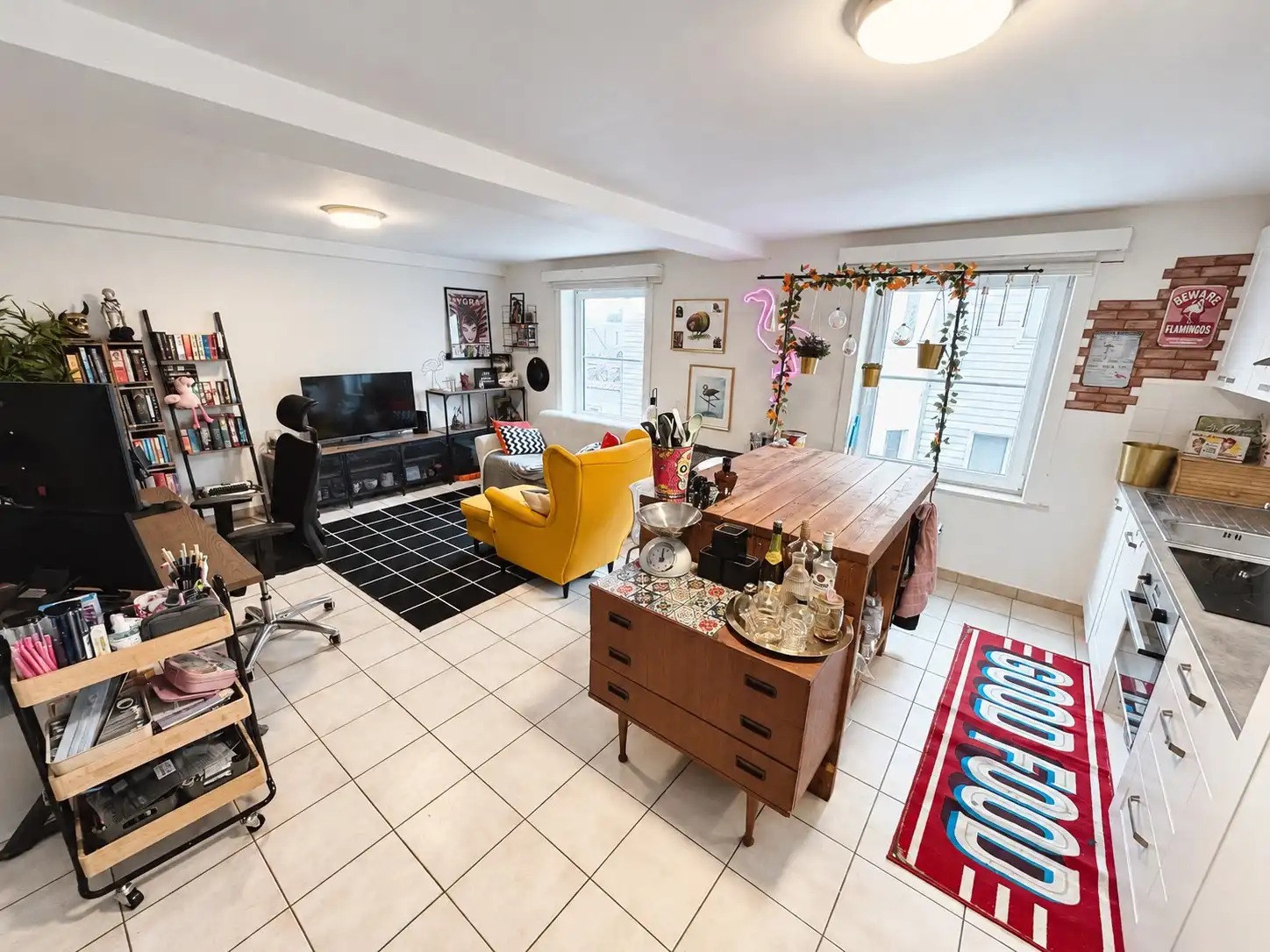 Gerenoveerd duplex-appartement in Bredene met 2 slaapkamers en verhuurd aan € 595/maand. foto 2