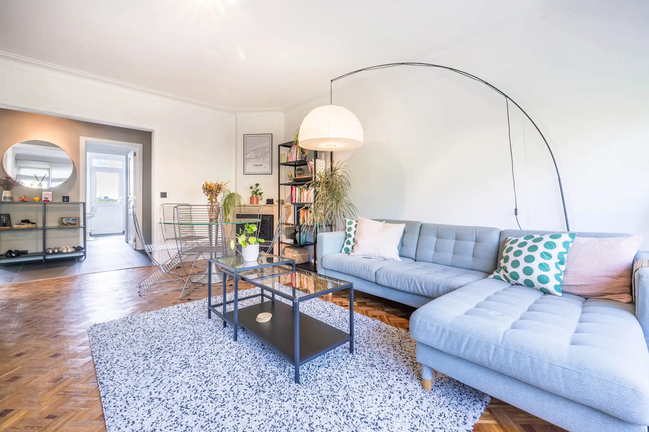 Mooi appartement met 2 slaapkamers, terras en kelder foto 2