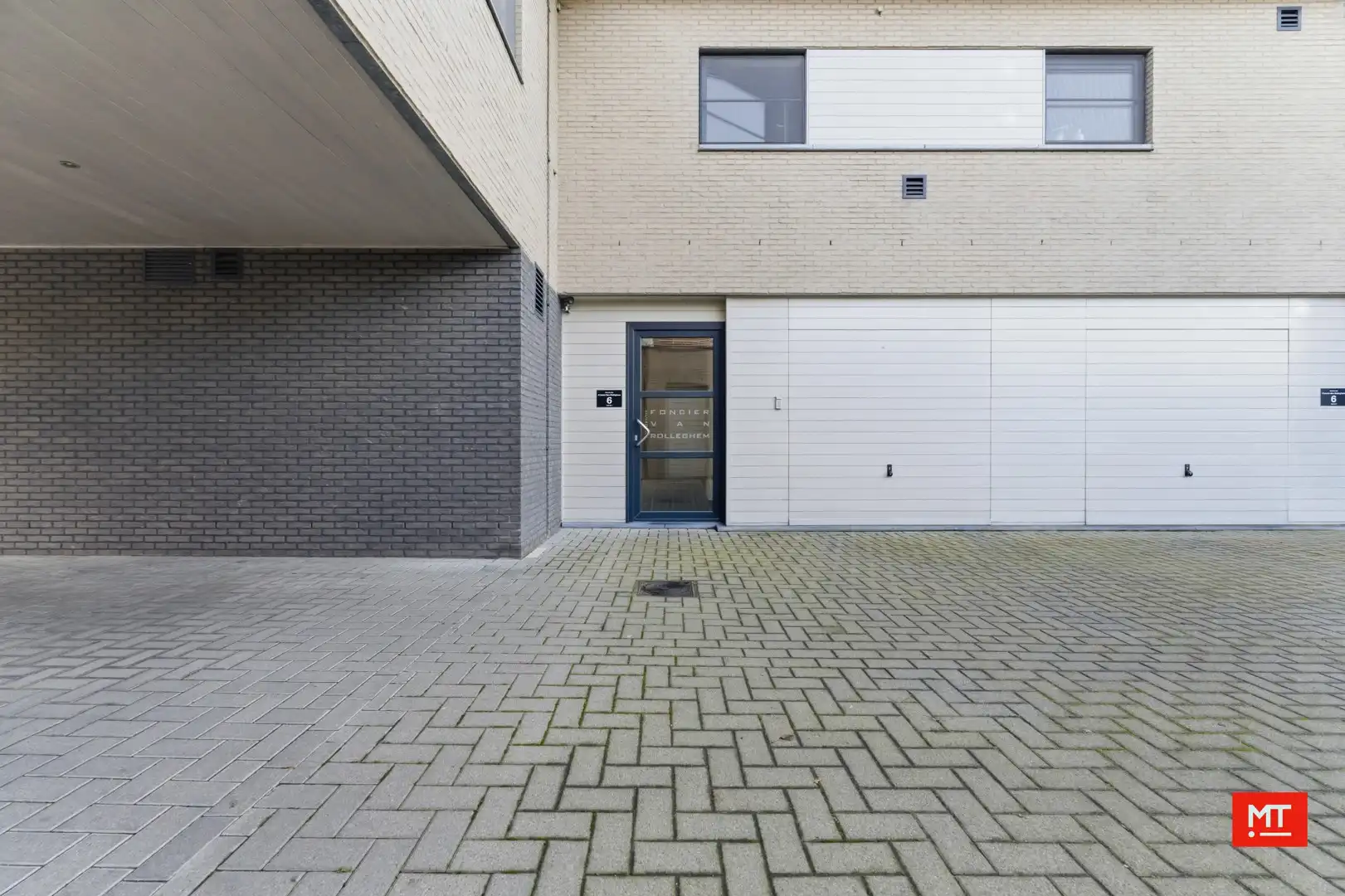 Instapklaar 2-slaapkamerappartement met groot terras en garage in het centrum van Zonnebeke foto 13