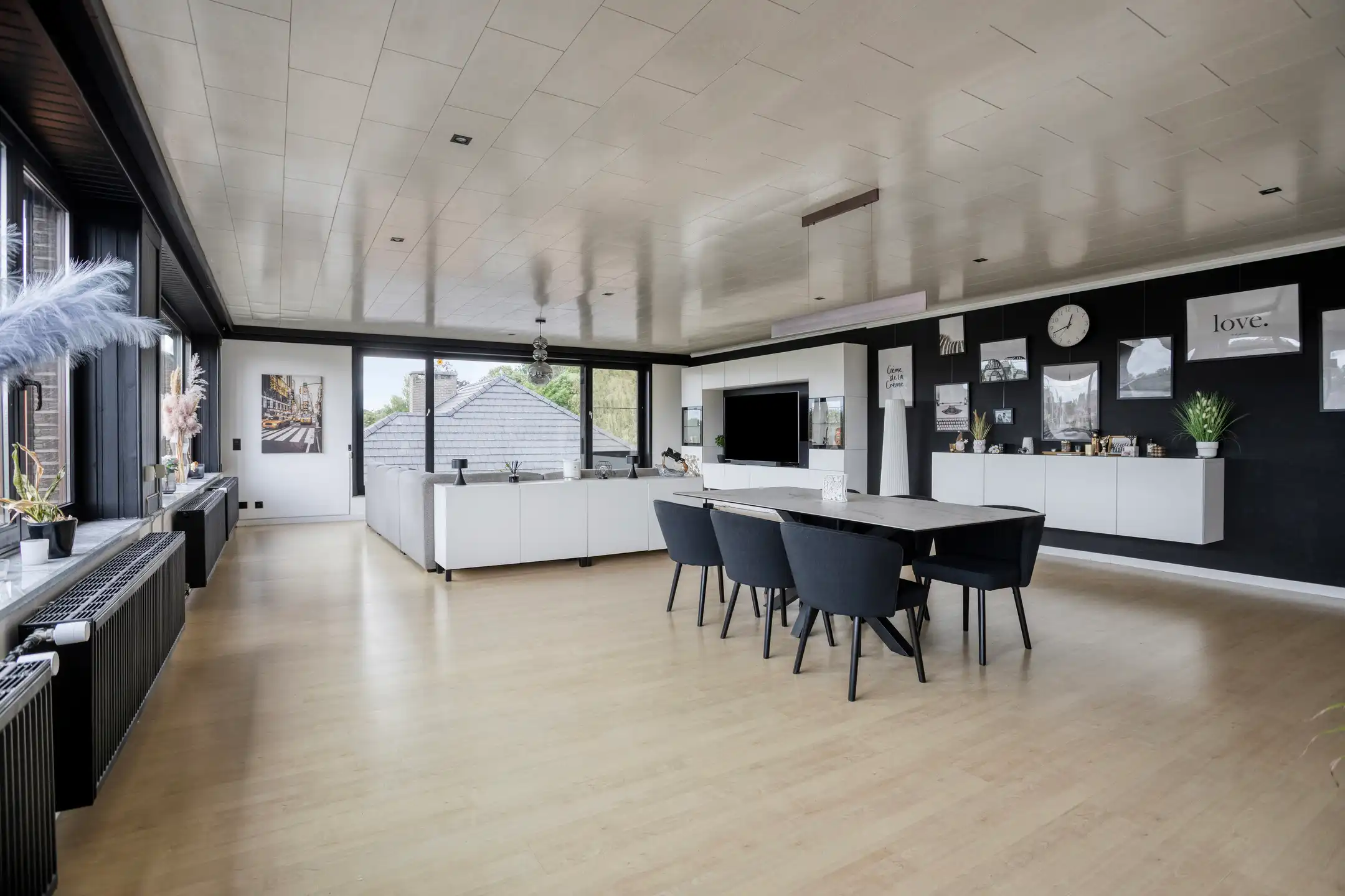 Zeer ruim appartement (166m2) met 2 slaapkamers foto 3