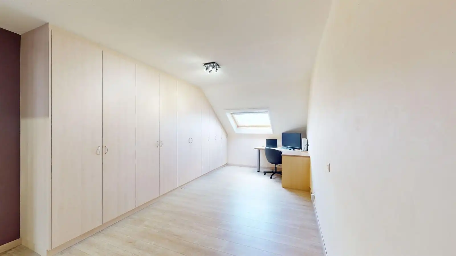 Stijlvolle woning in groene omgeving met 3 slaapkamers foto 15