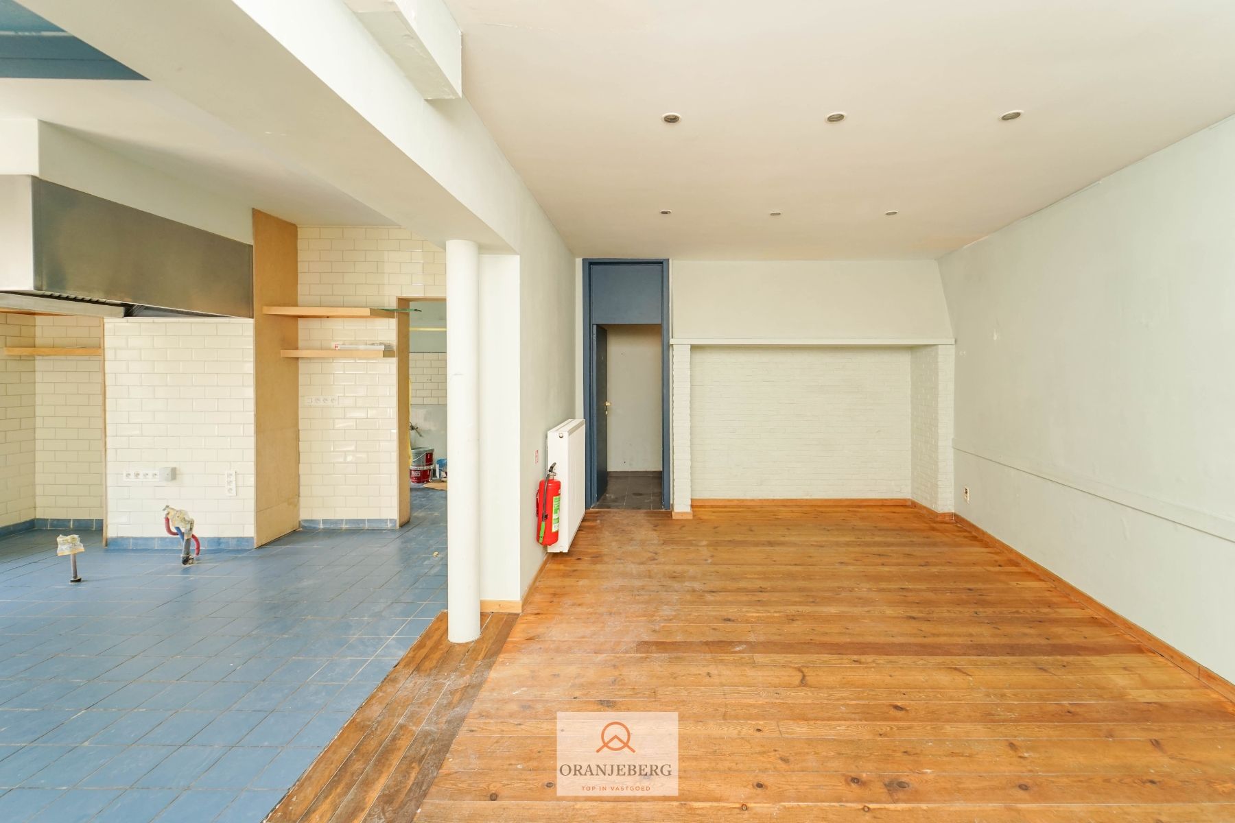 Horecavergund hoekpand met mooie visibiliteit in Papegaaistraat foto 11