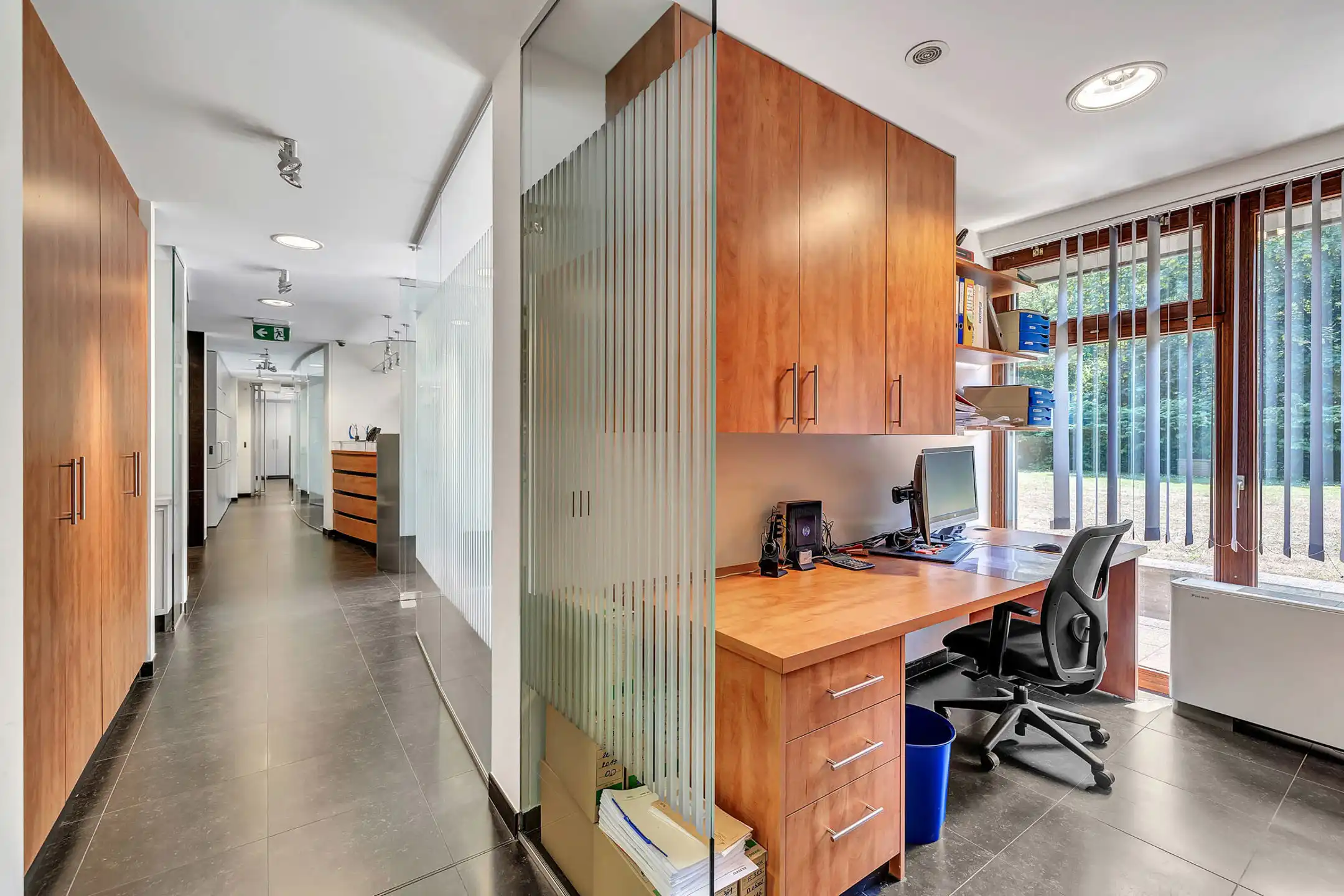 Instapklaar commercieel gelijkvloers op strategische locatie foto 19