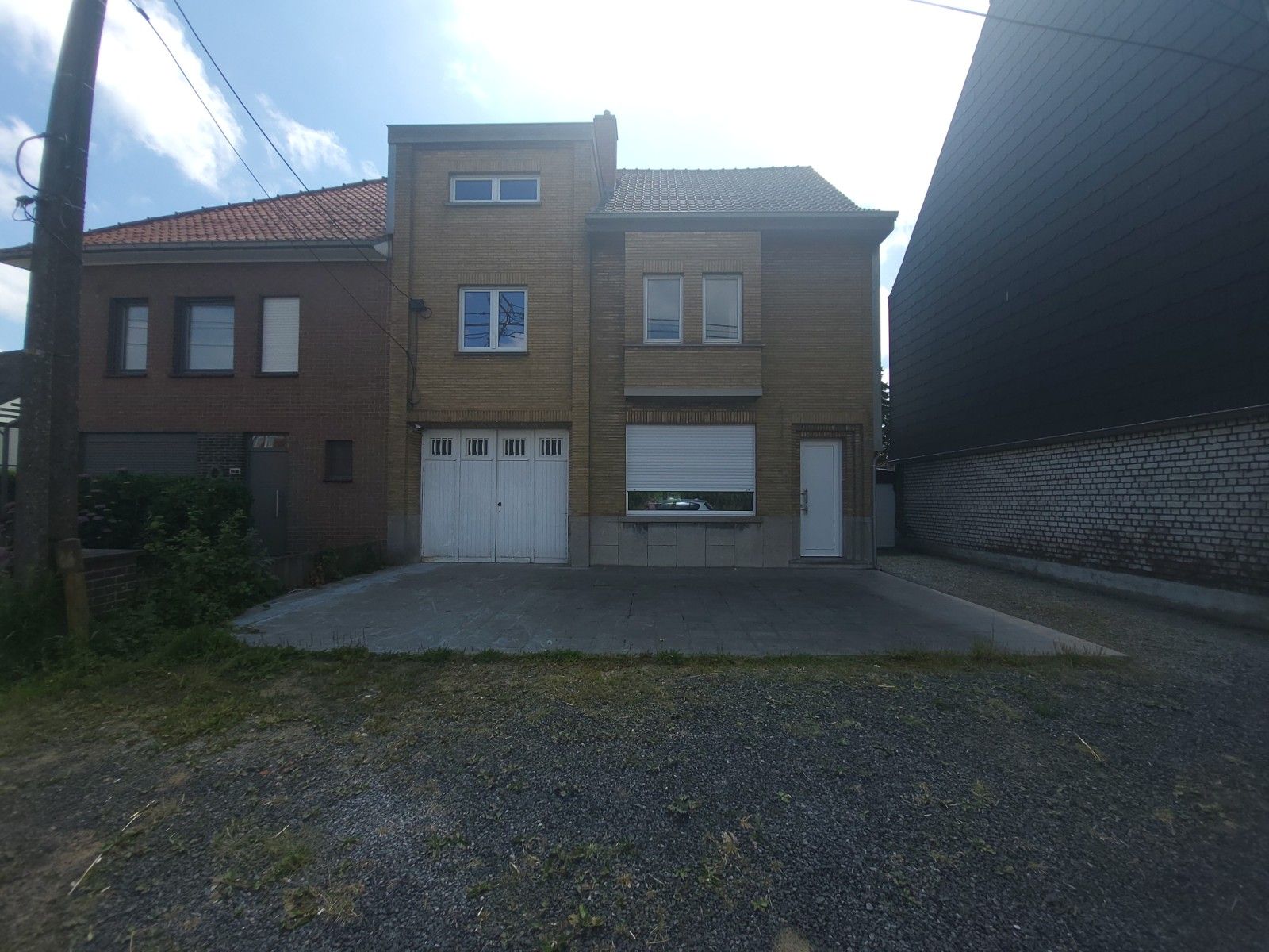 Ruime, centraal gelegen woning in Deinze foto {{pictureIndex}}