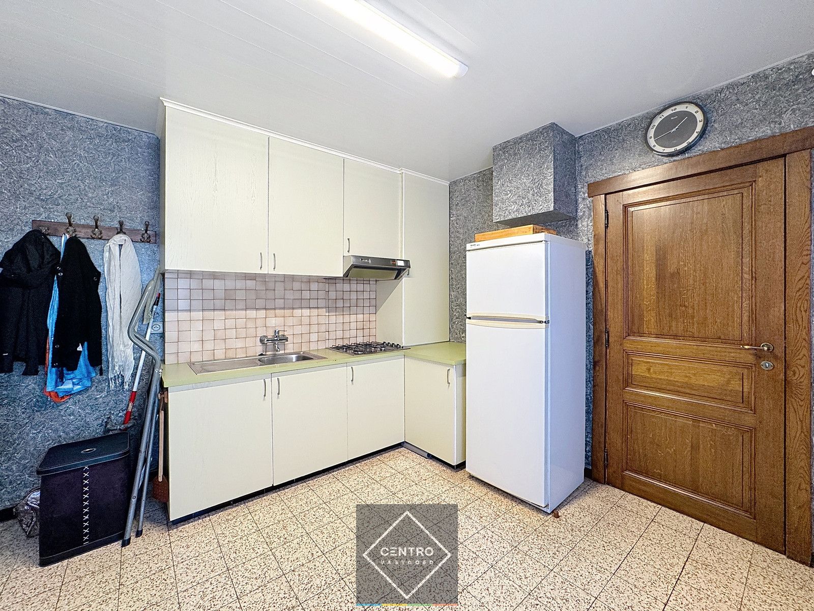 PERFECT ONDERHOUDEN woning met 3  à 4 slpks en 2 garages! foto 11