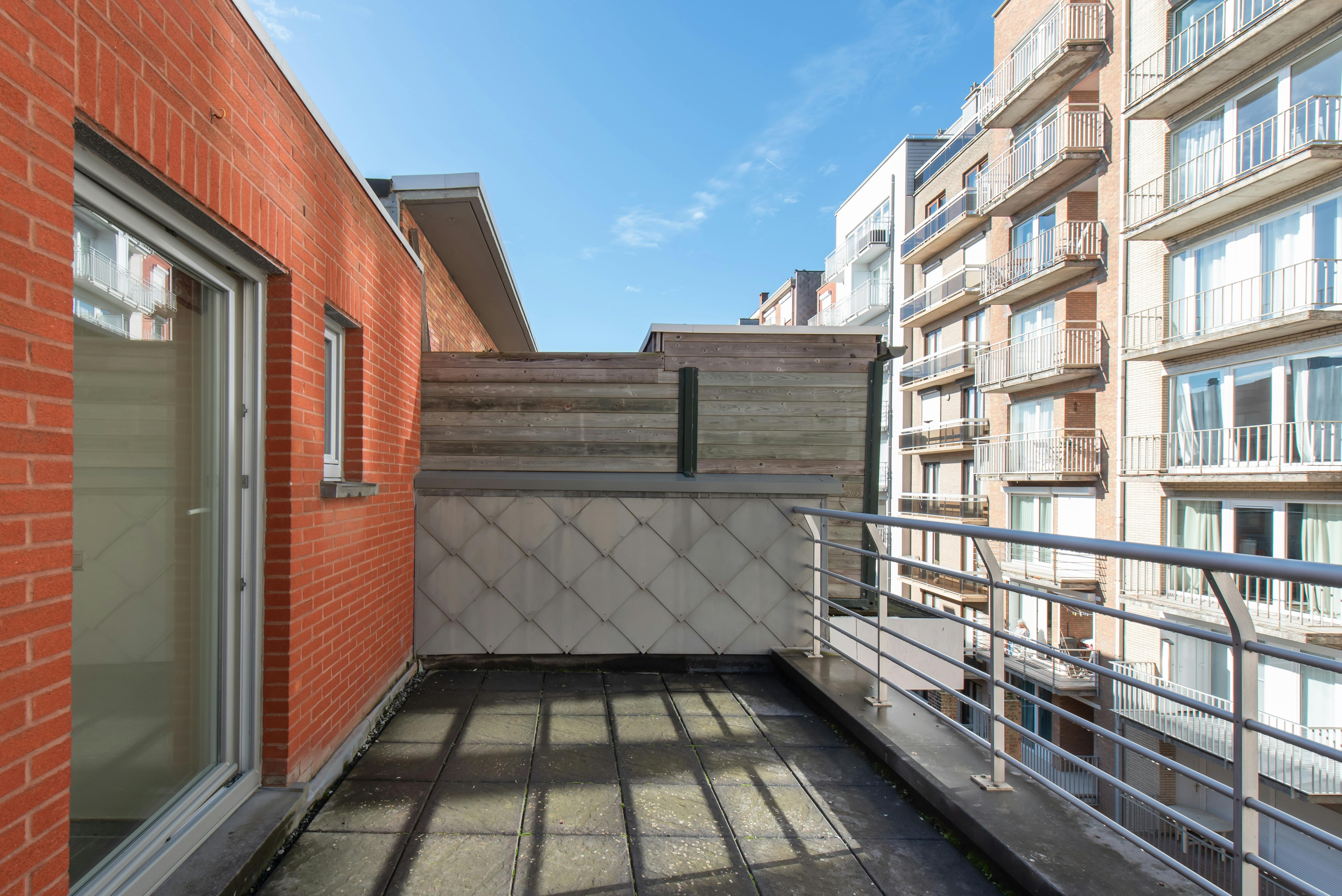 Zuidgerichte penthouse studio met ruime terrassen op topligging! foto 14