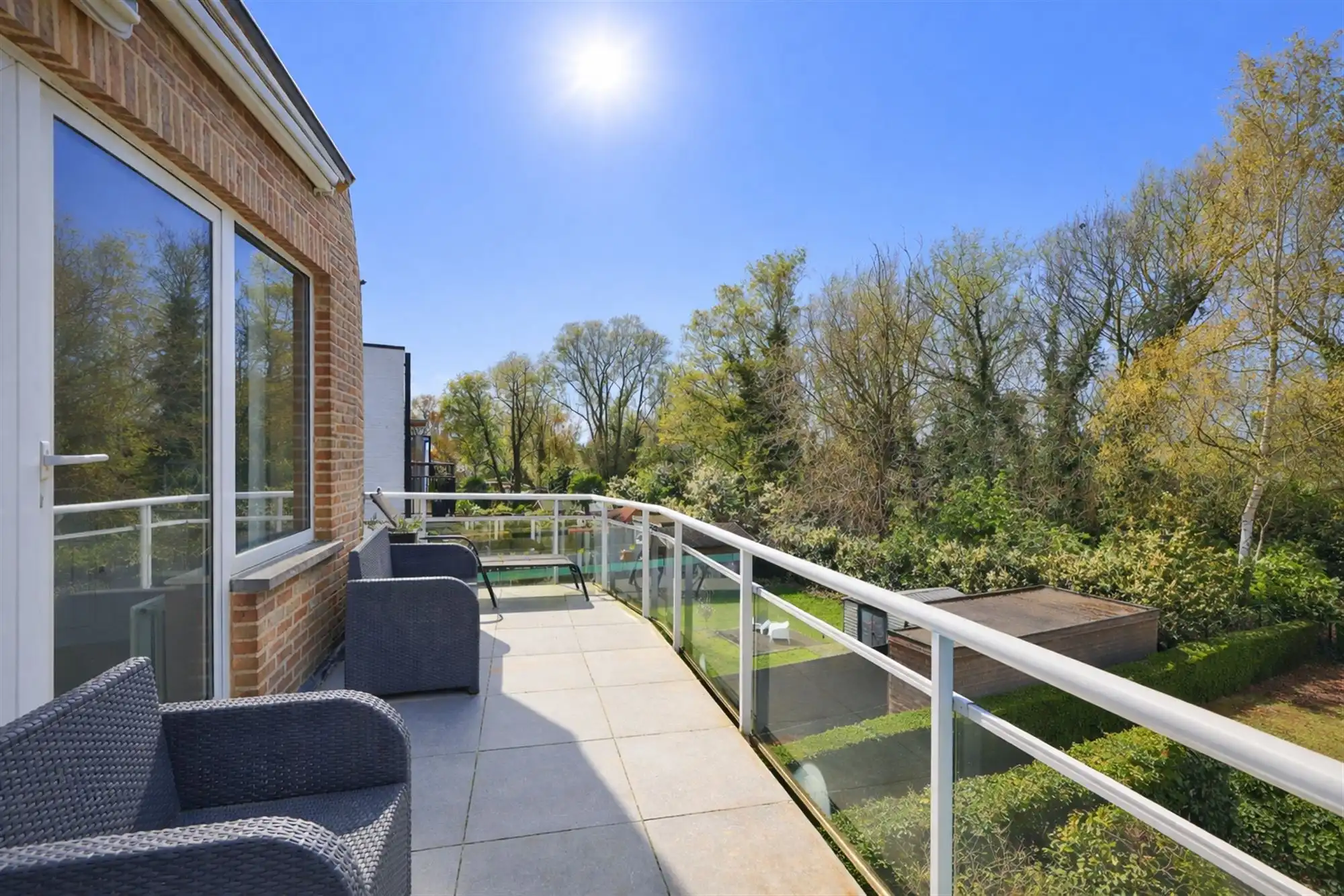 Instapklaar appartement met zonnig terras op toplocatie in Wilrijk foto 4