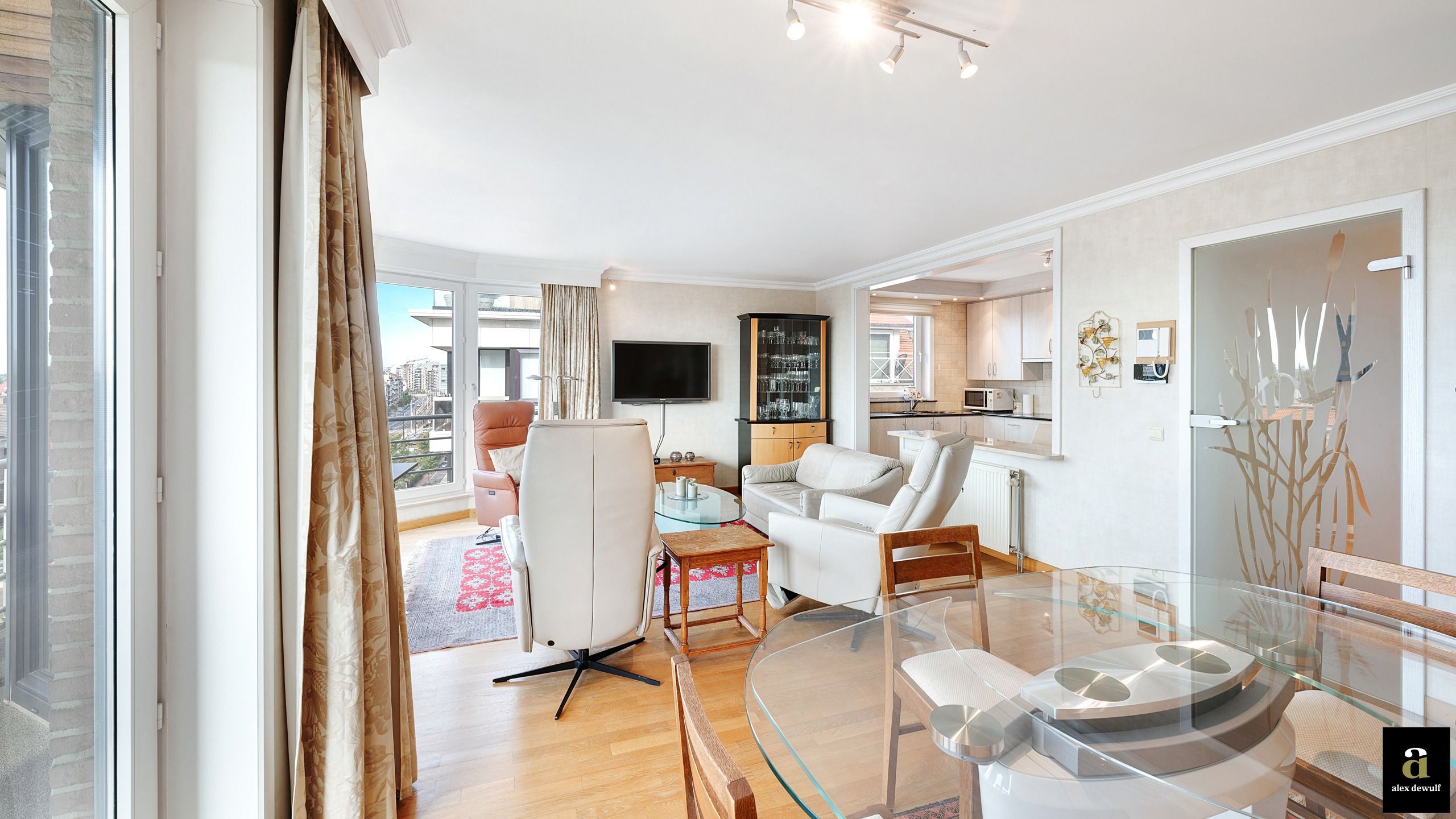 Lichtrijk hoekappartement met panoramisch zicht in Heist [Graaf d'Ursellaan]. foto 6