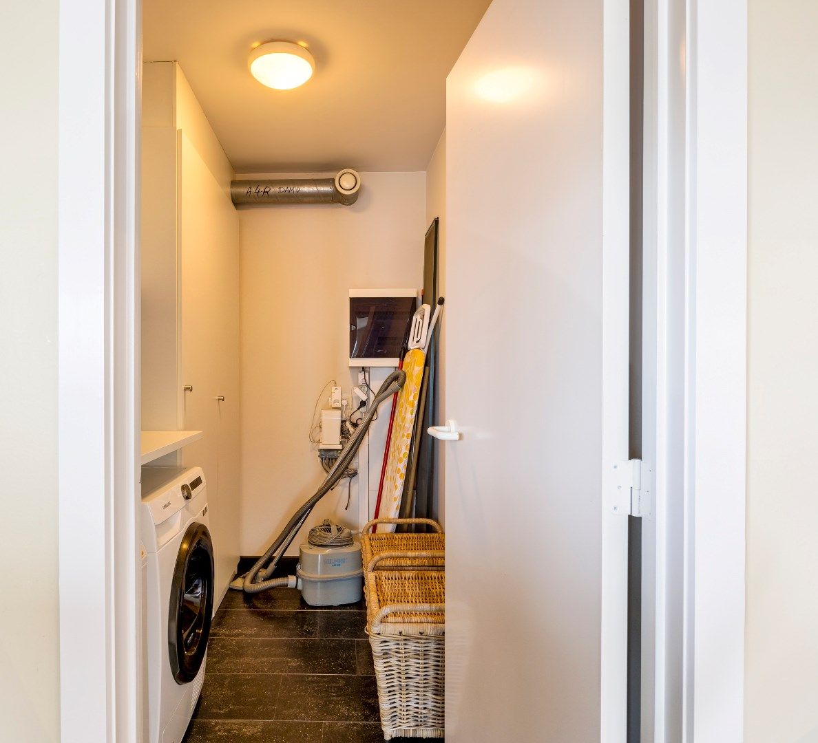 Zeer verzorgd en instapklaar duplex-appartement. met twee slaapkamers en zeer groot zonneterras - rustige omgeving - garagebox en aparte berging foto 14