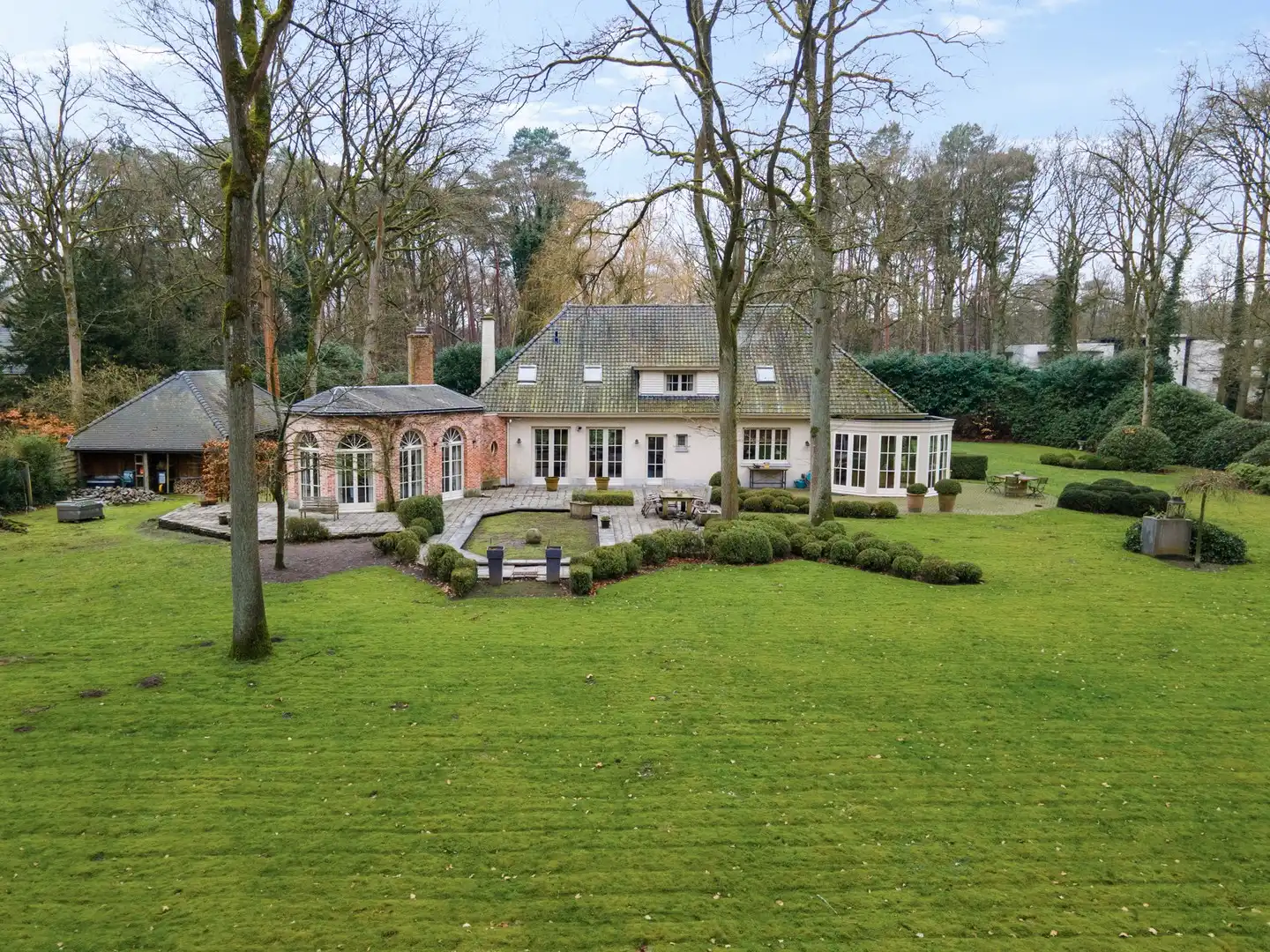 Stijlvolle villa in gegeerde doodlopende straat foto 27