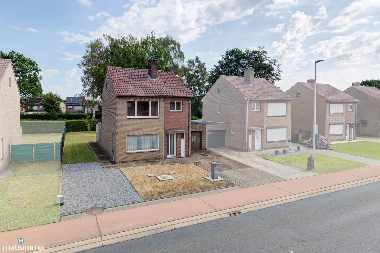 GEZINSWONING MET 3 SLAAPKAMERS, INPANDIGE GARAGE EN TUIN TE BEVERLO foto 2