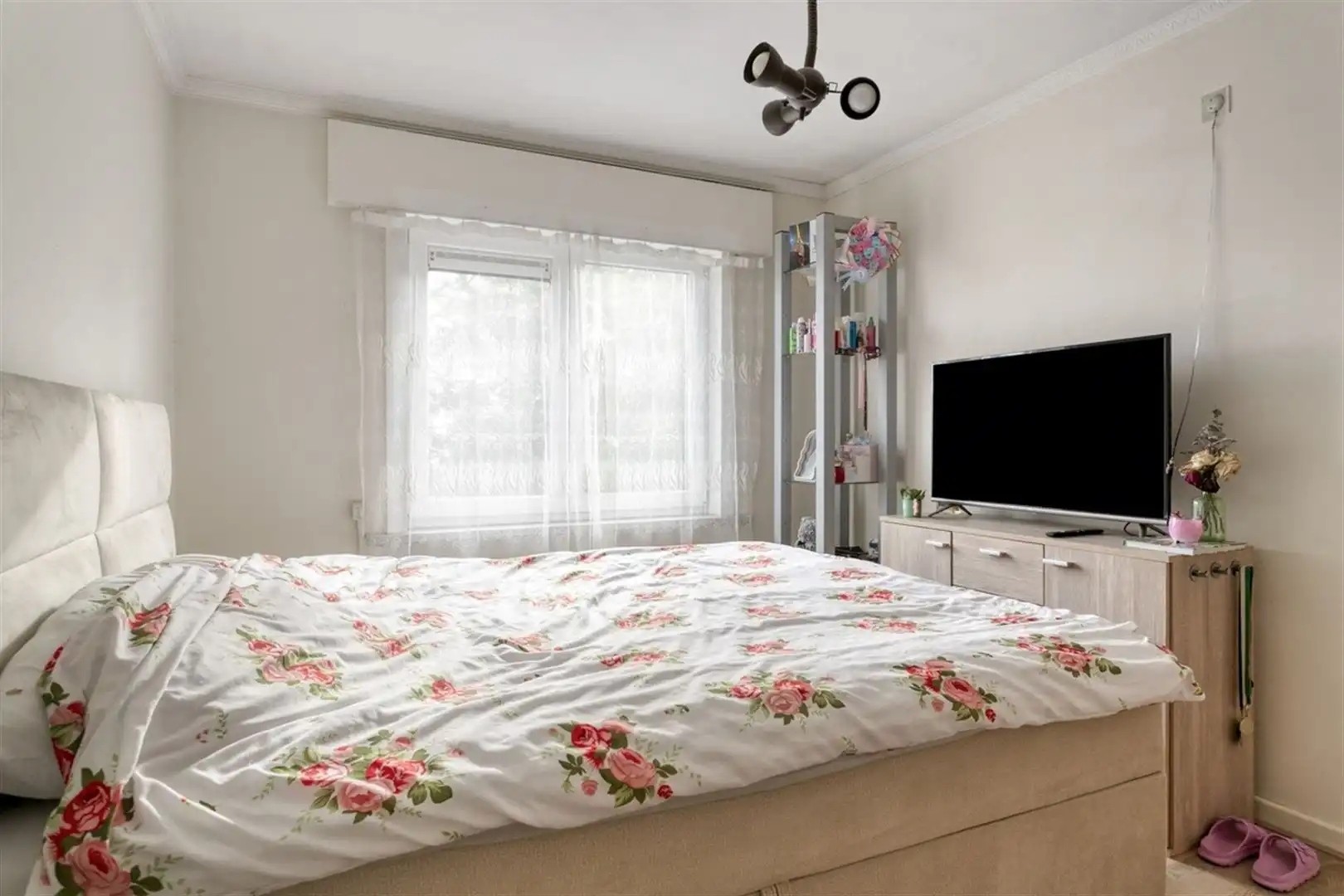 Ruime hoekwoning met 3 slaapkamers, grote zolder en 4 garages. foto 15