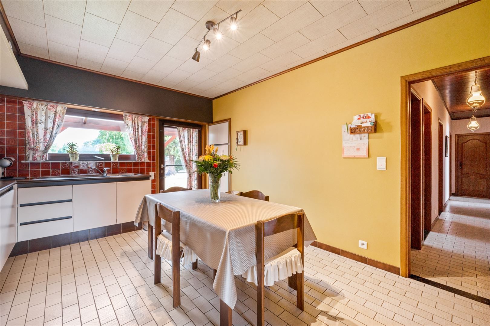 Laagbouwwoning met 3 slaapkamers op ca. 2.252m2 foto 12