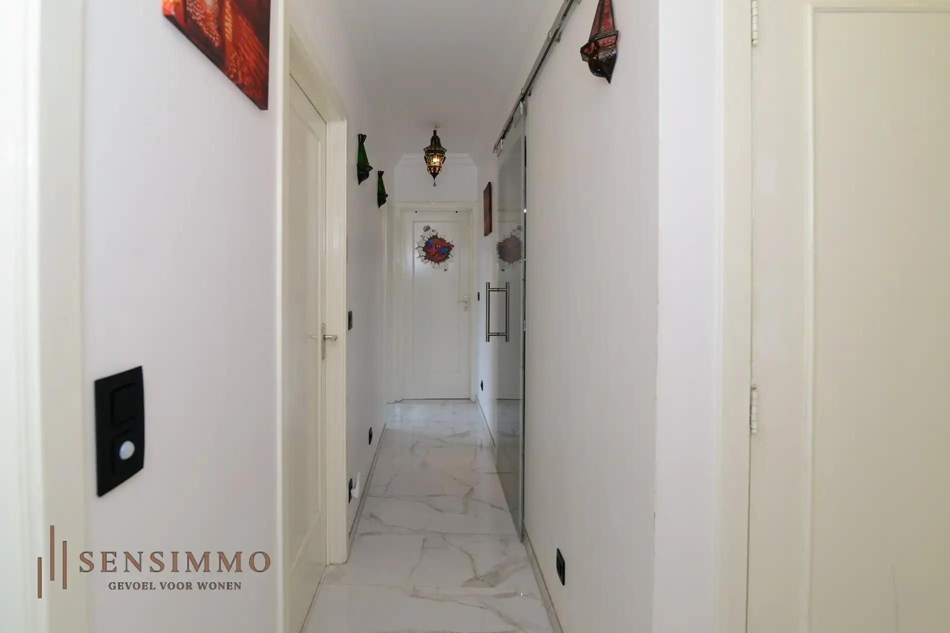 Lichtrijk en ruim 4 slaapkamer appartement met parking vlakbij Genk centrum! foto 3