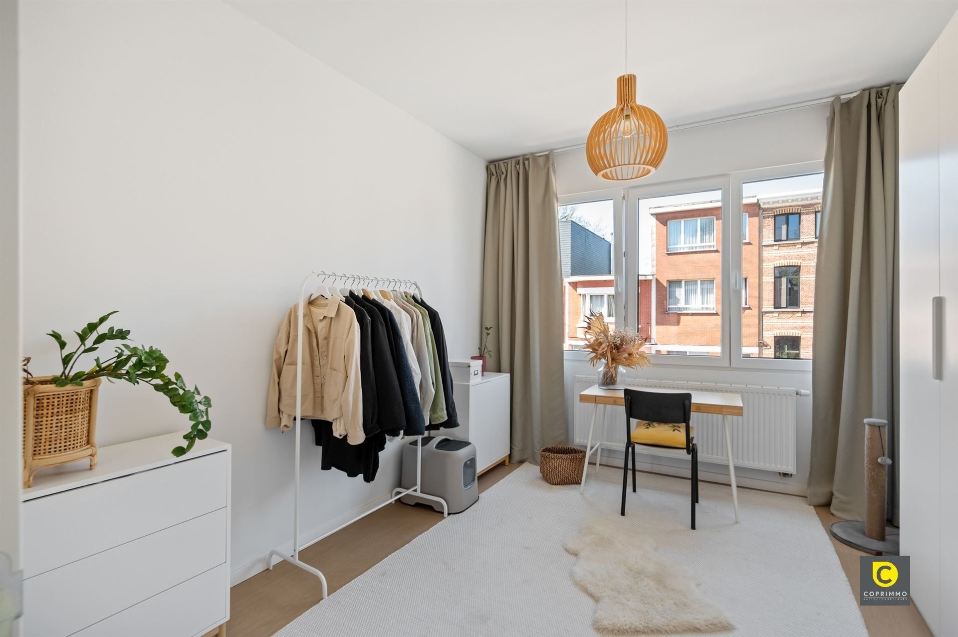 Gerenoveerde woning met 3 slpks, tuin en oprit foto 7