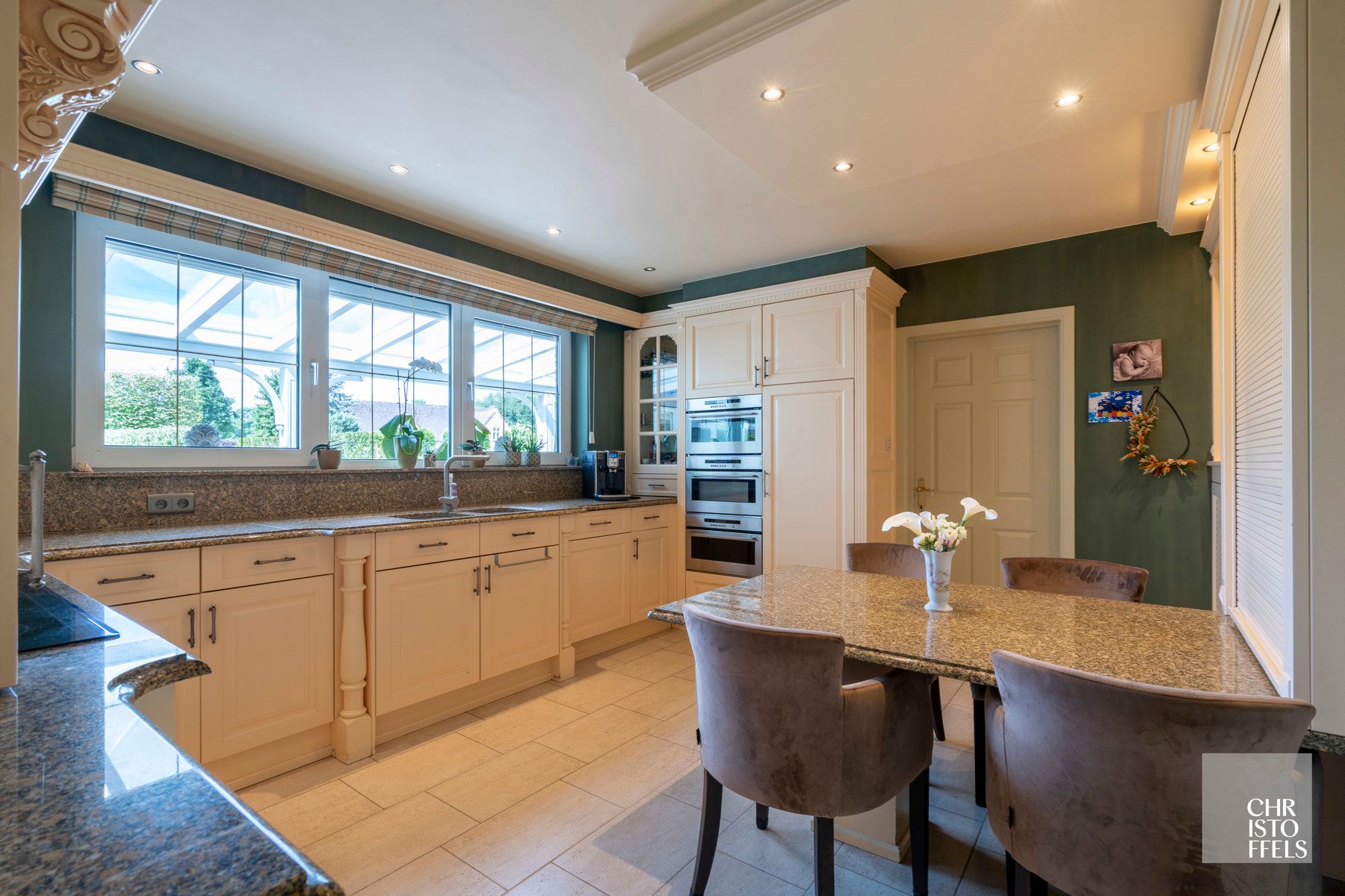 Karakteristieke villa met praktijkruimte en buitenzwembad op zuidgericht perceel van 1.565 m² foto 20