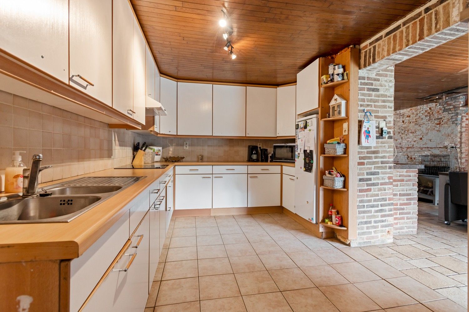 Verder af te werken woning met 4 slaapkamers te Malle! foto 6