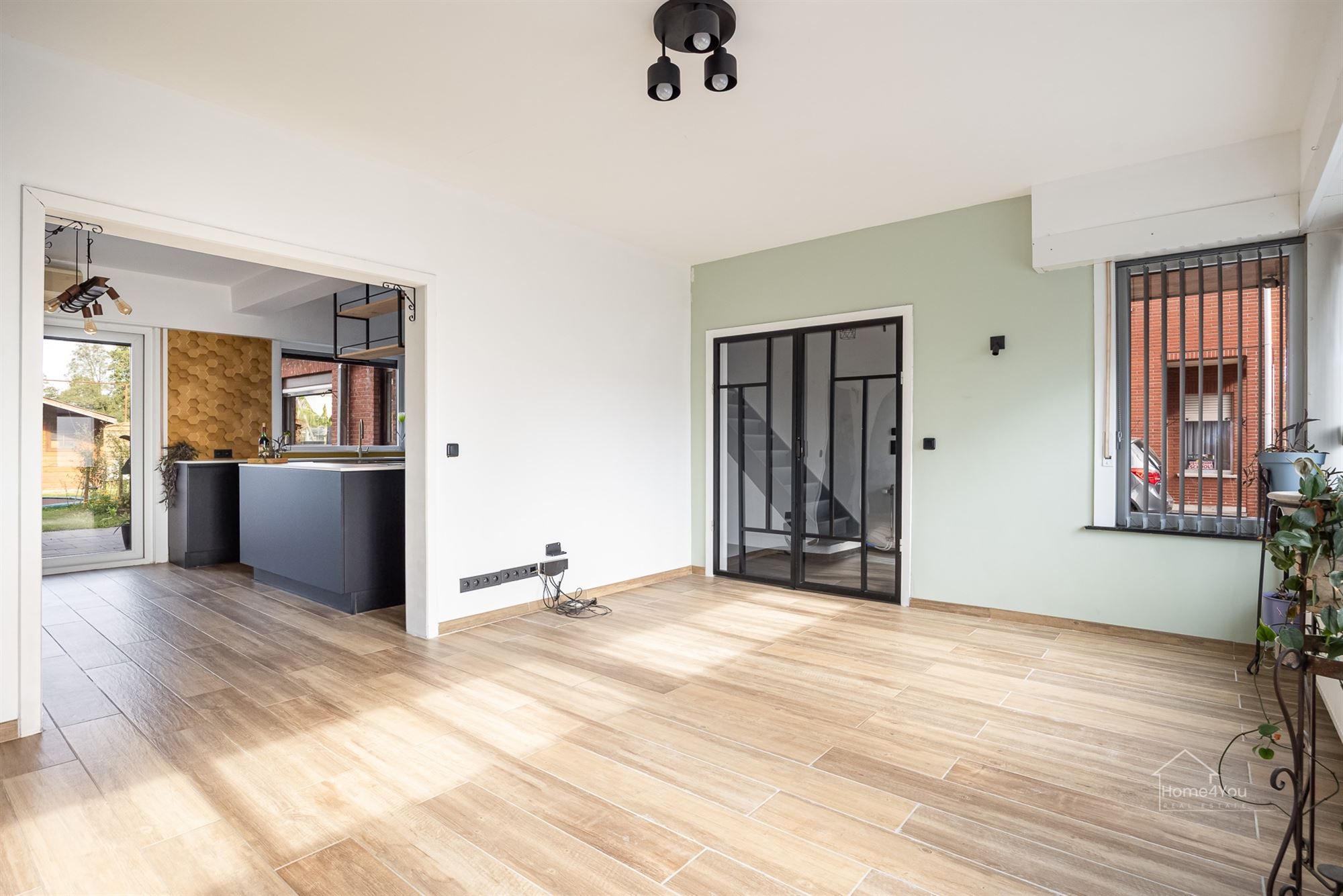 HOB met 4 slaapkamers en 2 badkamers foto {{pictureIndex}}