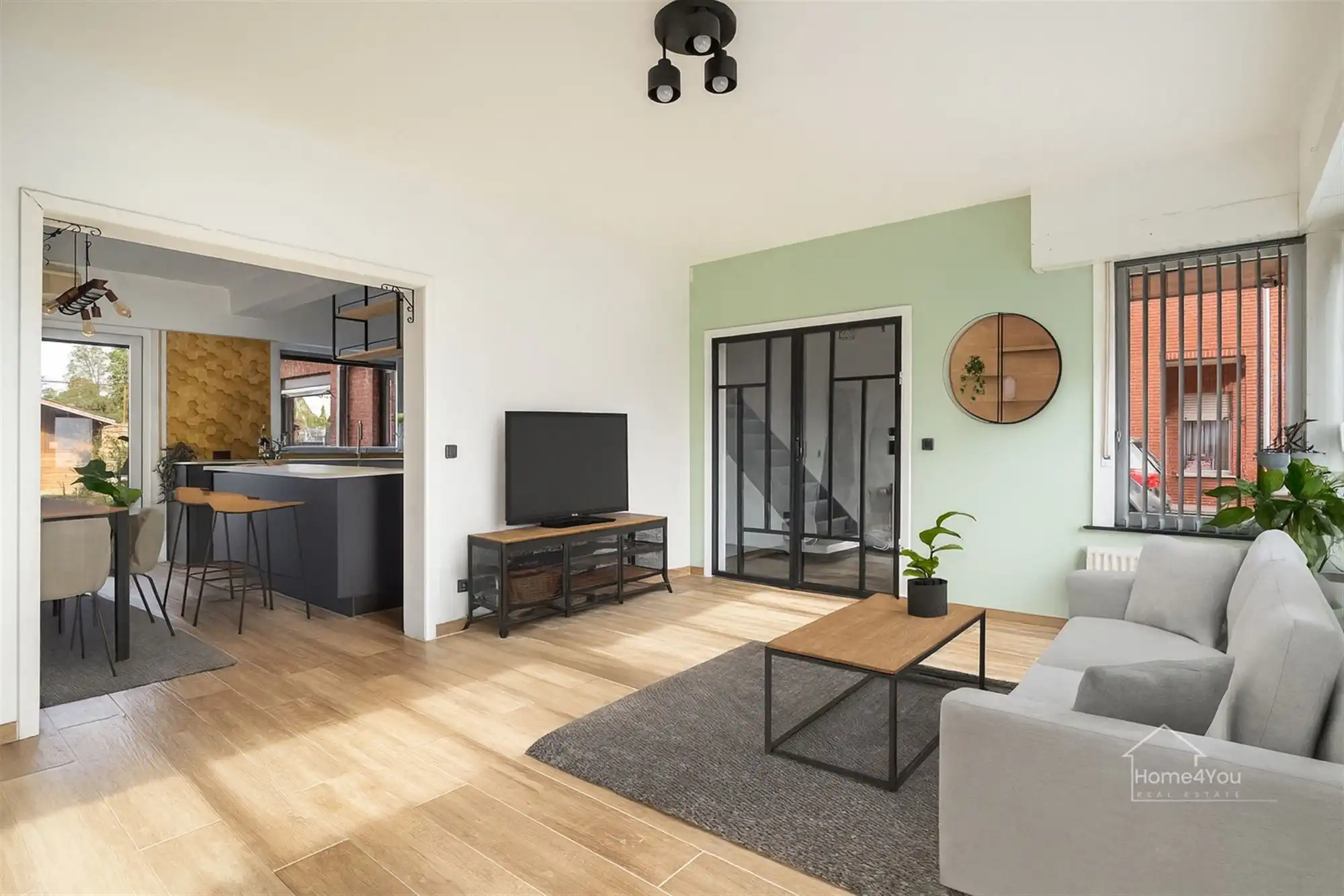 HOB met 4 slaapkamers en 2 badkamers foto {{pictureIndex}}