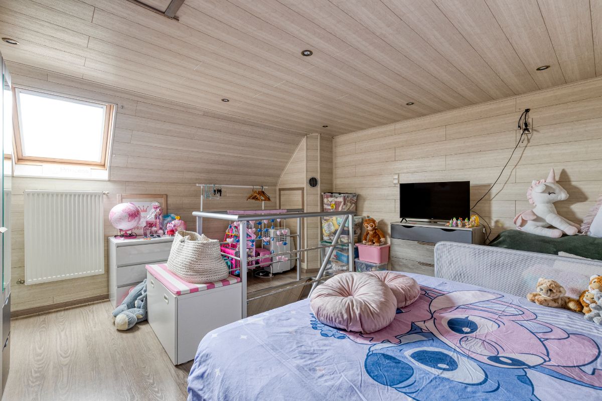 Instapklare gezinswoning met prachtige tuin en garage foto 16