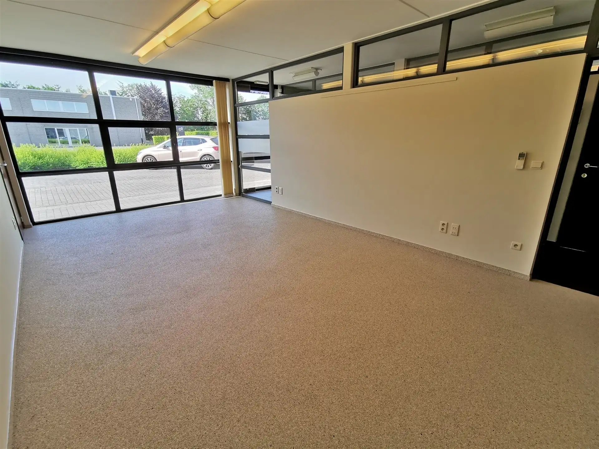 Opbrengsteigendom bestaande uit verhuurde kantoren en opslag foto 6