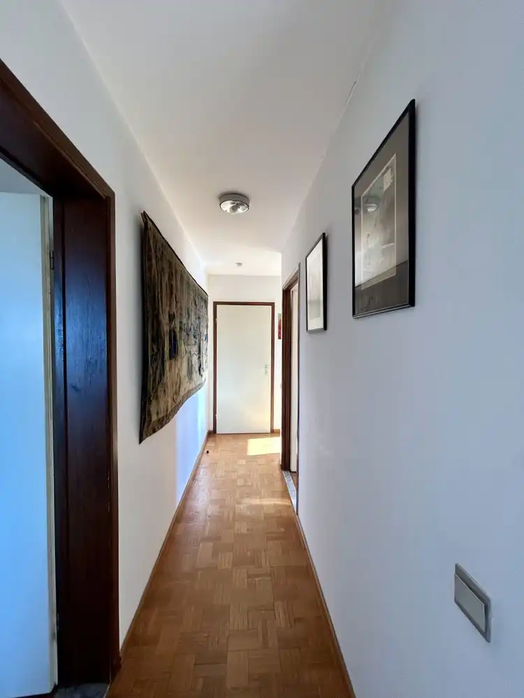 Ruim 3-kamerappartement met garagebox en autostaanplaats foto 12