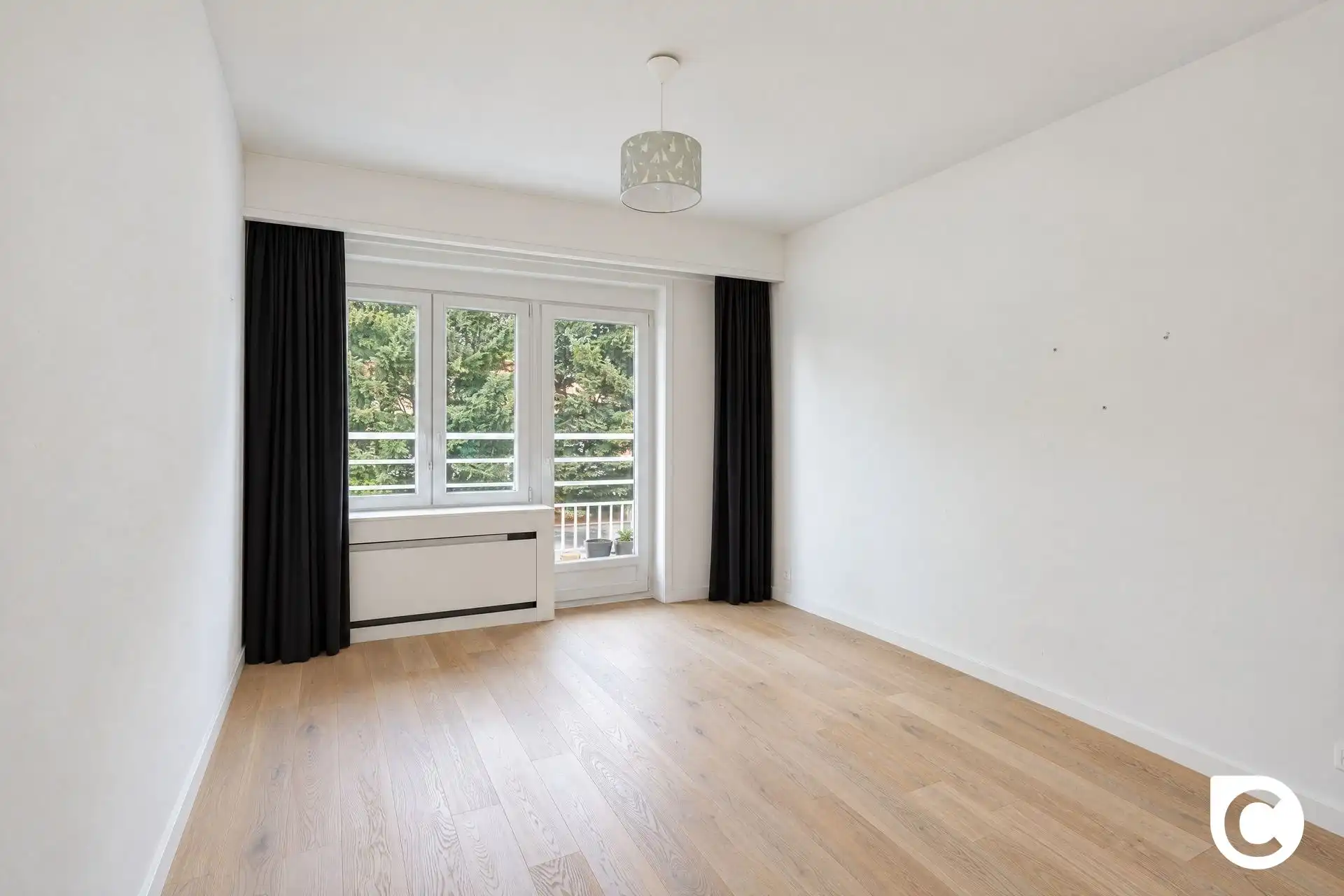 Instapklaar 2 slaapkamer app + garage foto 8