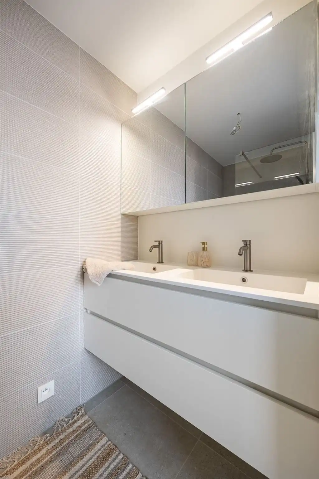 Nieuwbouwwoning onder registratie op toplocatie foto 14
