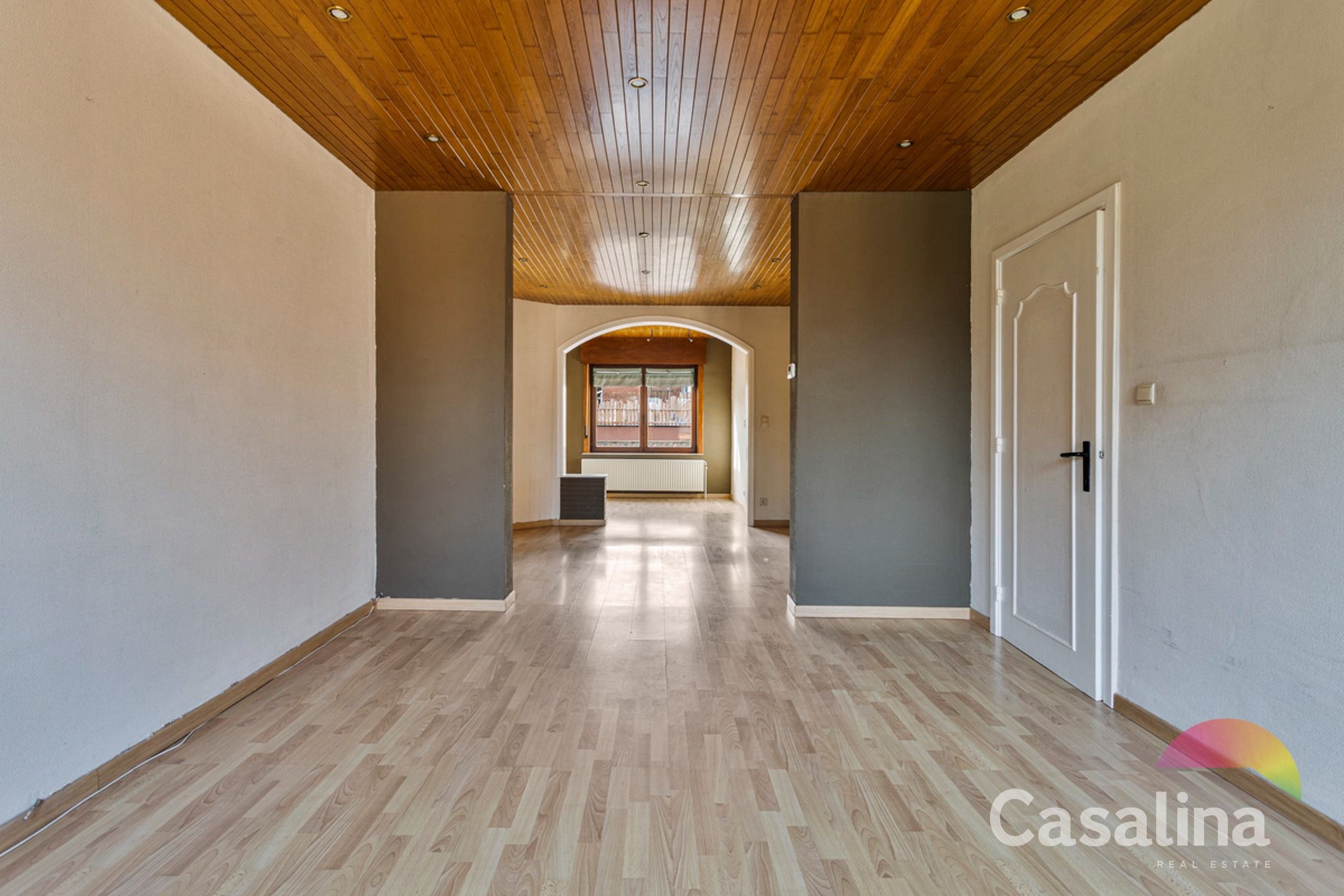 Een ruime te renoveren rijwoning van 207m² met zonnig terras foto 4