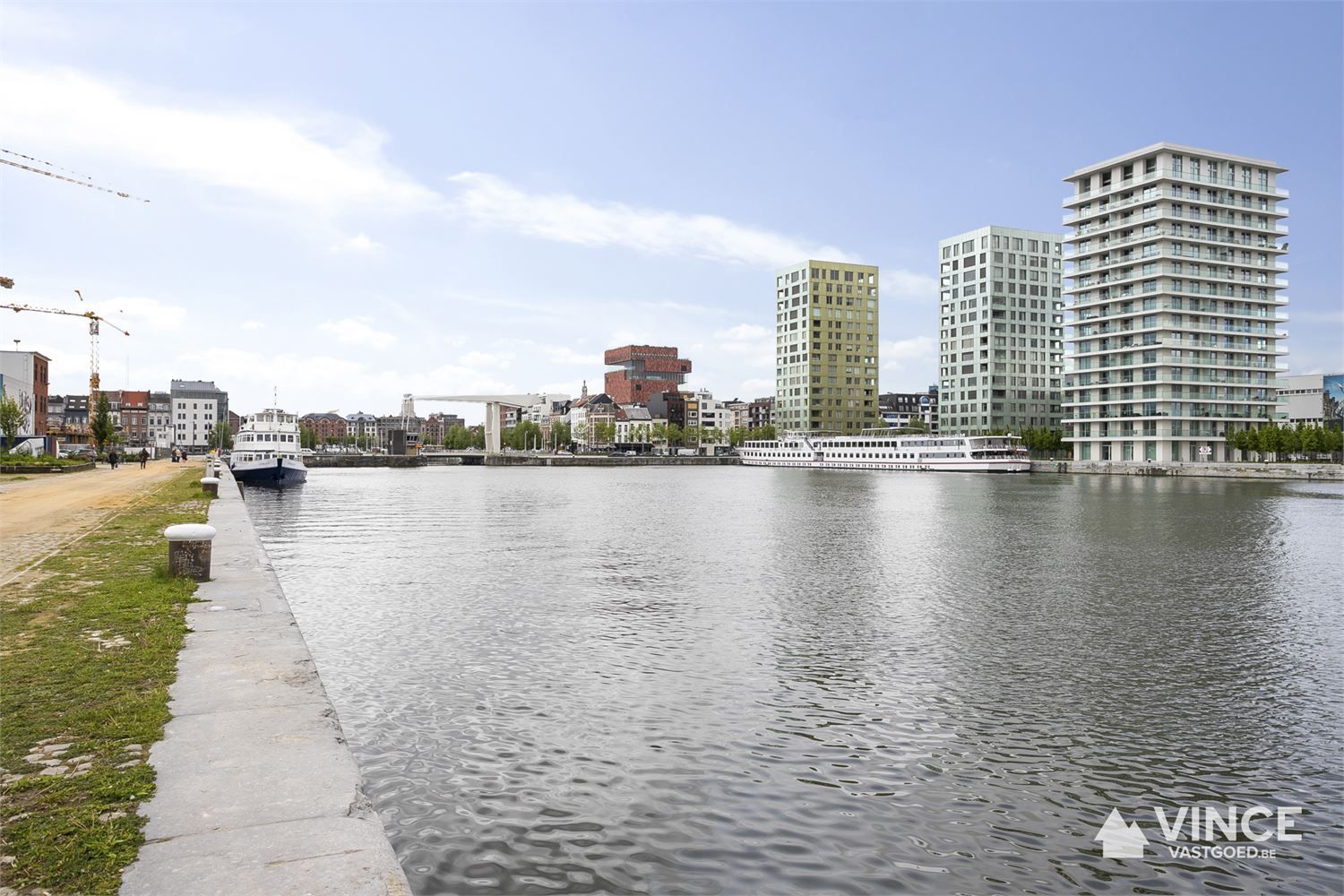 Groot appartment met hoge plafonds en uitzonderlijk uitzicht foto 16