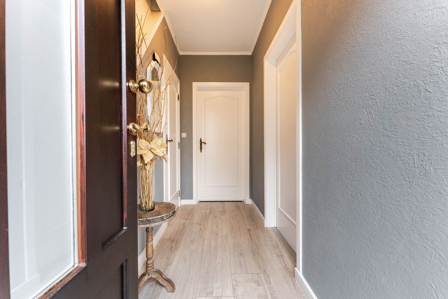 Mooie instapklare  woning op 1170m² dichtbij de grens! foto 2