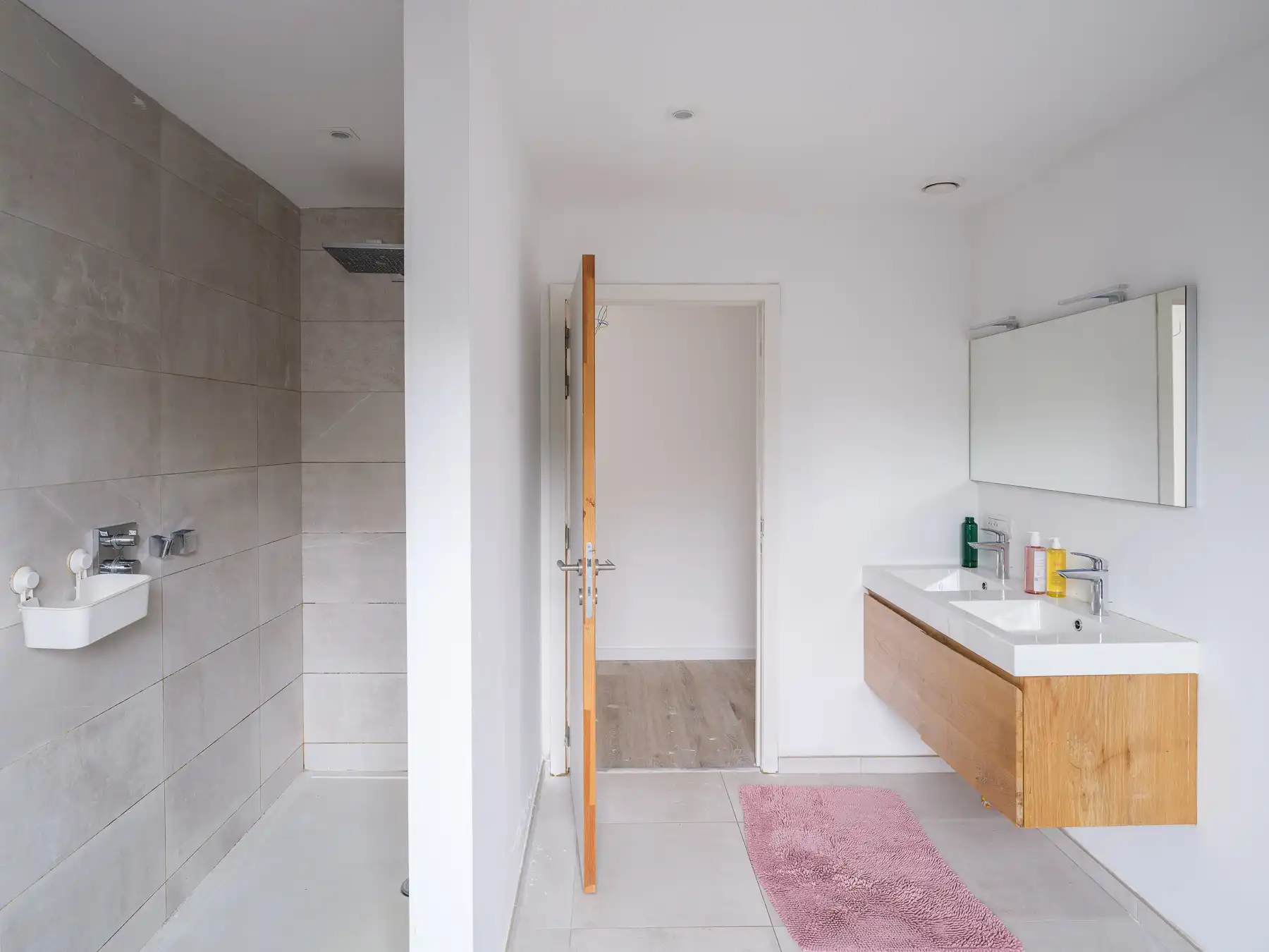 Moderne en energiezuinige woning in groene omgeving foto 13