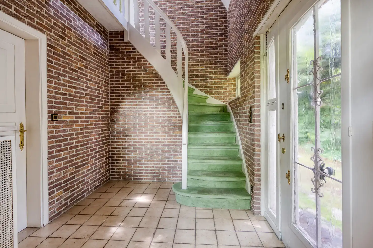 Charmante te renoveren cottagewoning met 3 slaapkamers en garage op 678m2! foto 5