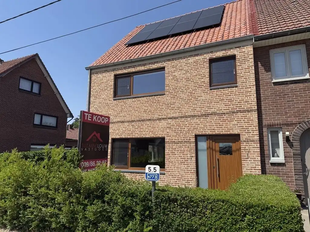 Instapklare gezinswoning, volledig gerenoveerd foto 2