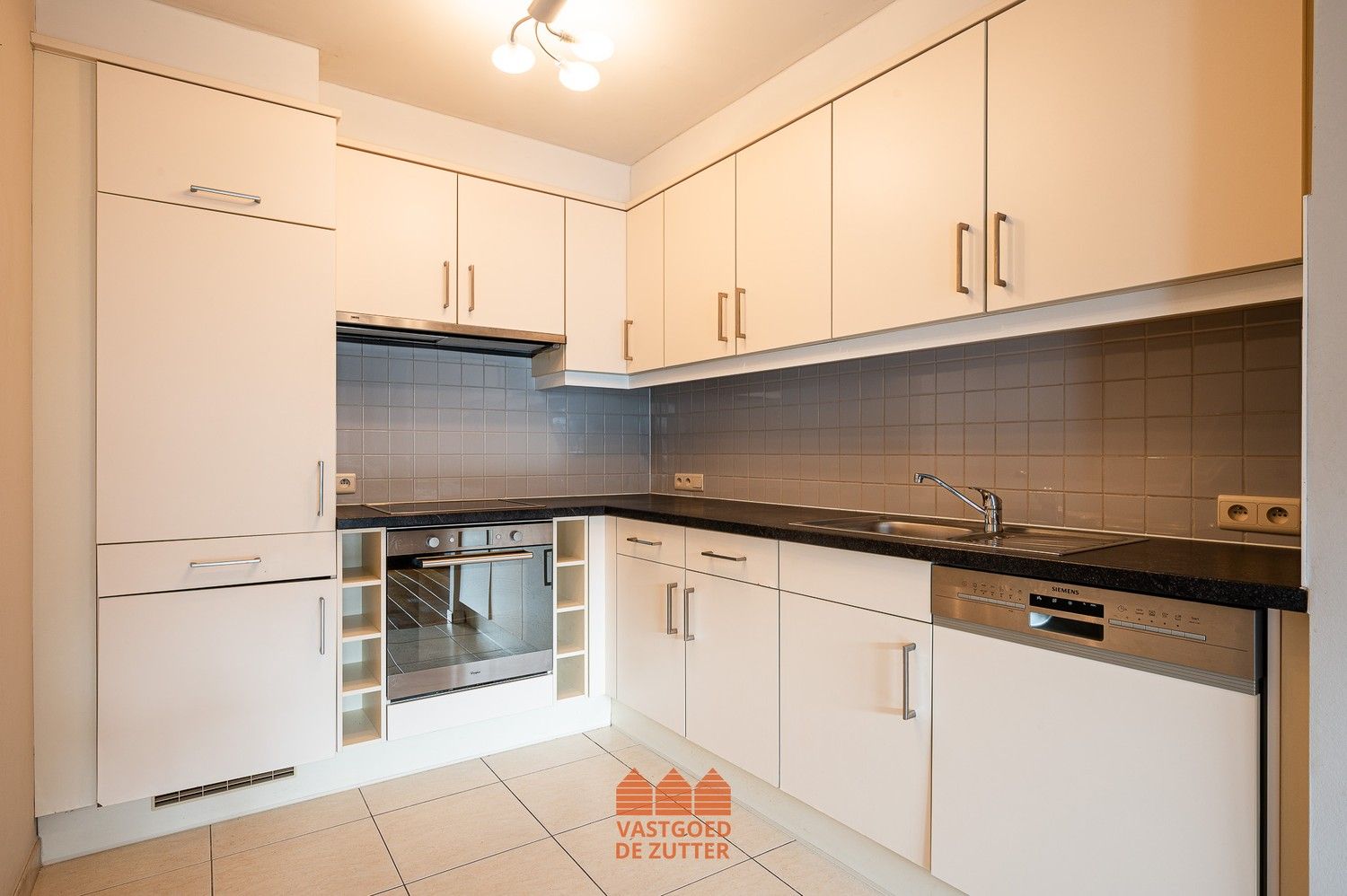 Lichtrijk appartement met twee terrassen en ondergrondse staanplaats te Eeklo foto 6