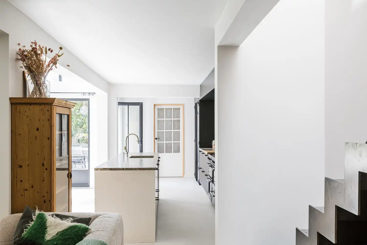 Buitengewoon royaal herenhuis centrum Gent met verwarmd buitenzwembad. foto 2