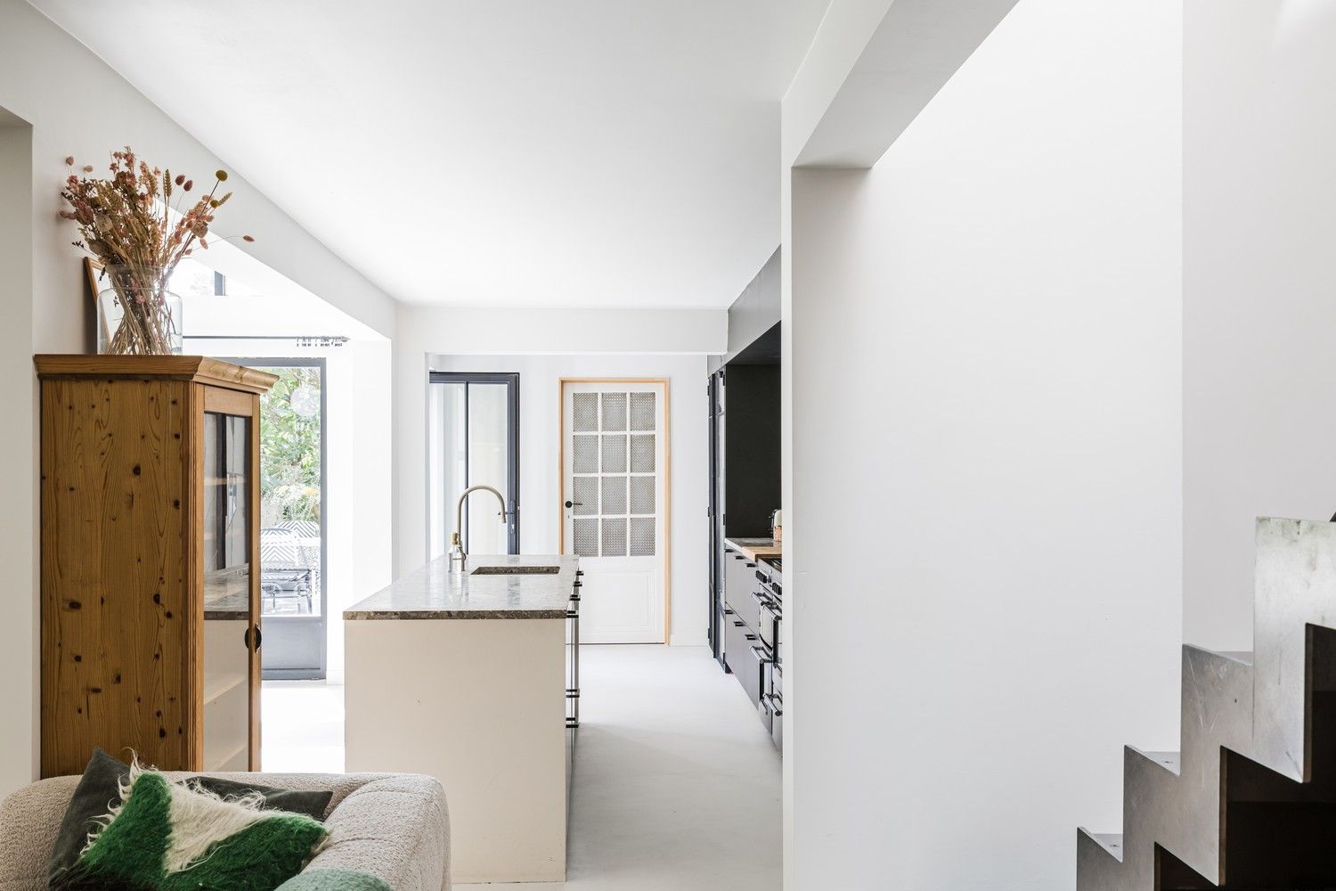 Buitengewoon royaal herenhuis centrum Gent met verwarmd buitenzwembad. foto 2