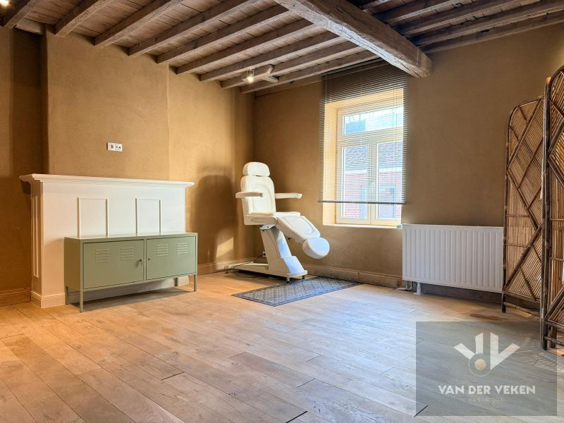 Prachtige woning met 4 slaapkamers. foto 14