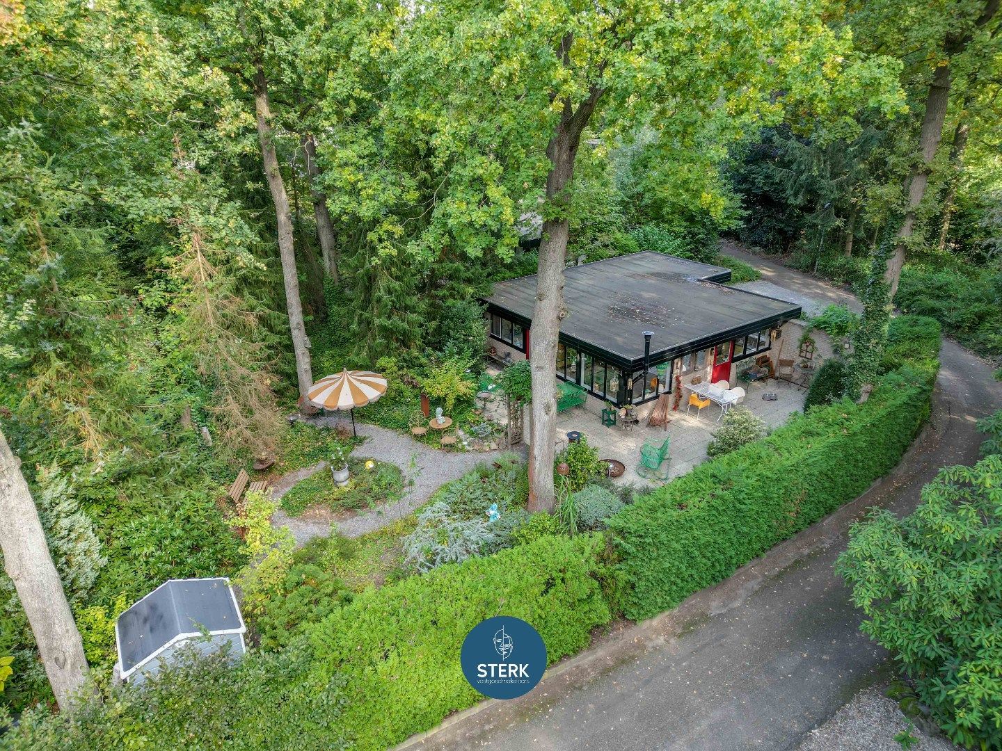 RECENT OPGEKNAPTE VAKANTIEWONING MET PRACHTIG GROEN UITZICHT !  foto {{pictureIndex}}