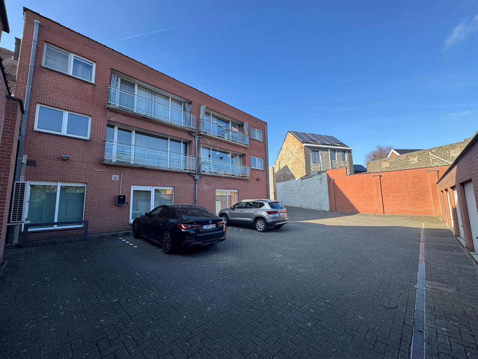 Te huur: ruim 2 slaapkamer appartement in Erembodegem! foto 13