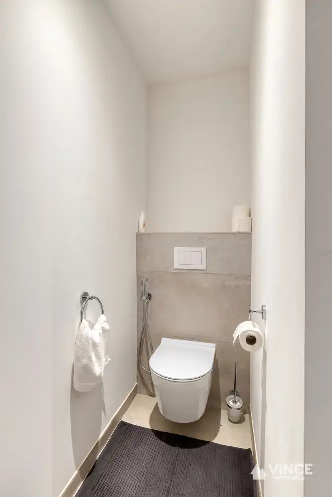 Volledig gerenoveerde en instapklare woning met terras foto 14