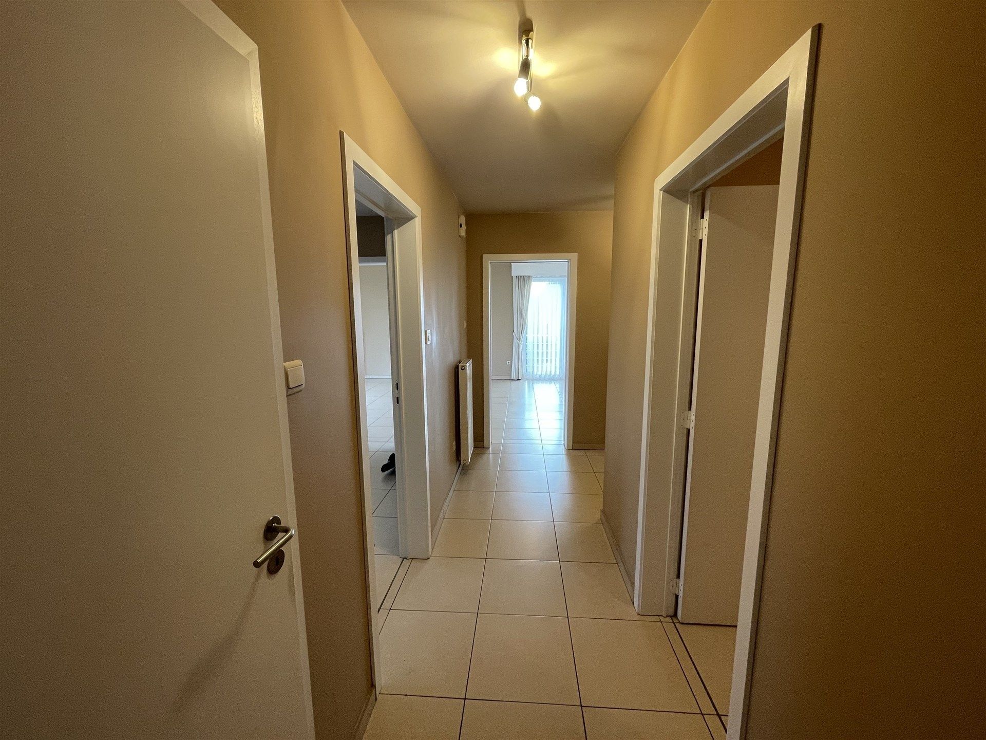 Zeer mooi gelegen ruim villa appartement met garage achteraan in de tuin. foto 24