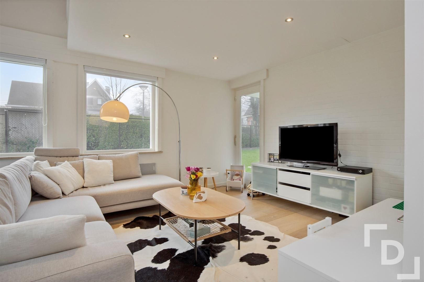 Prachtige villa aan de stadsrand foto 2
