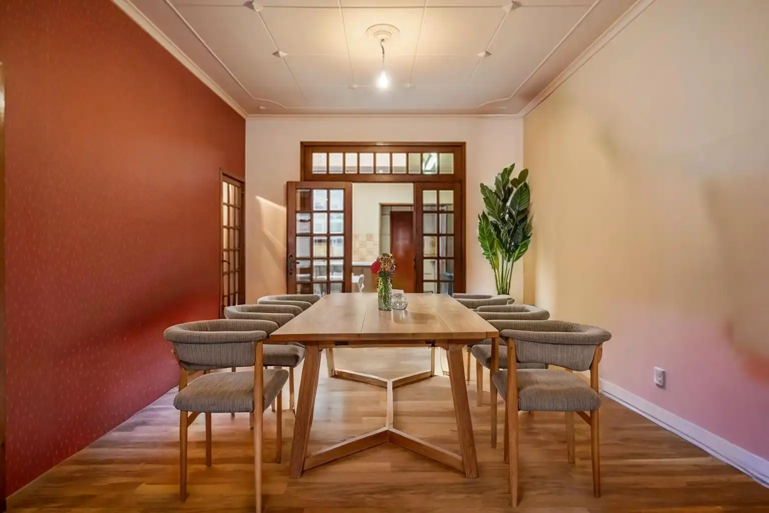 Ruime, verzorgde rijwoning met 4 slaapkamers, tuin en garage op centrale ligging te Menen foto 6