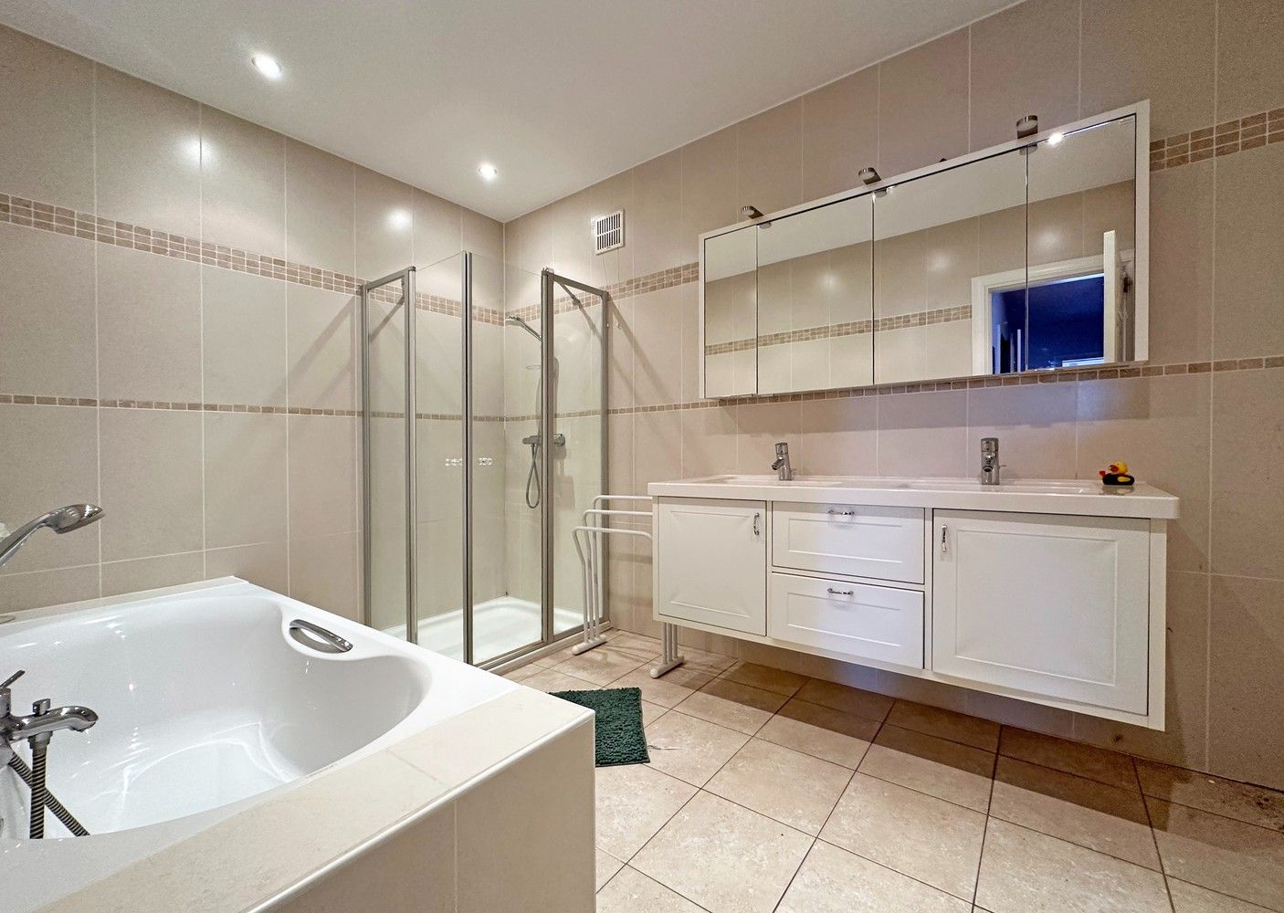 Prachtig ruim appartement met 3 slaapkamers en een gezellig terras in Wommelgem! foto 9