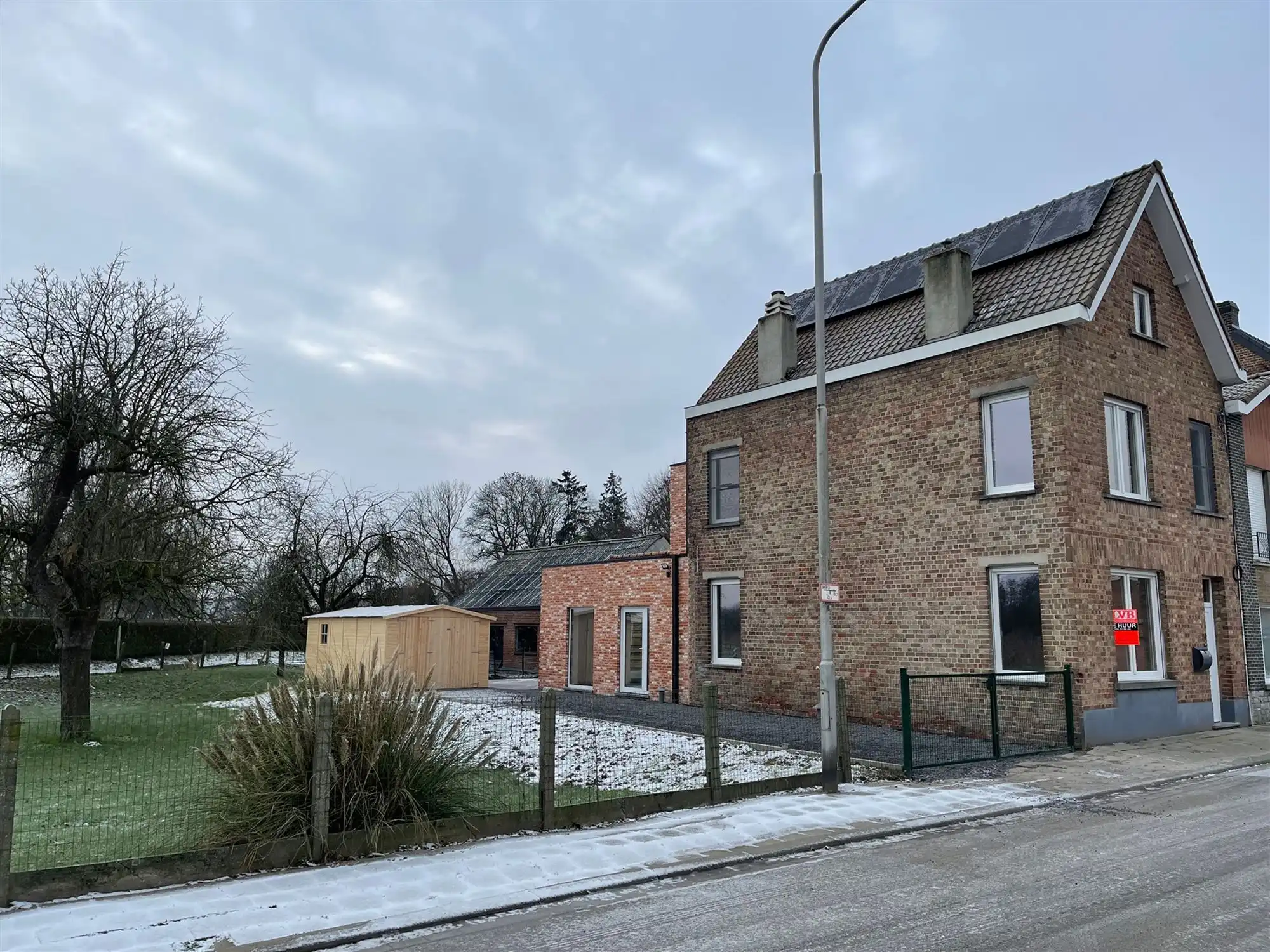 Woonhuis met garage en grote tuin foto 14