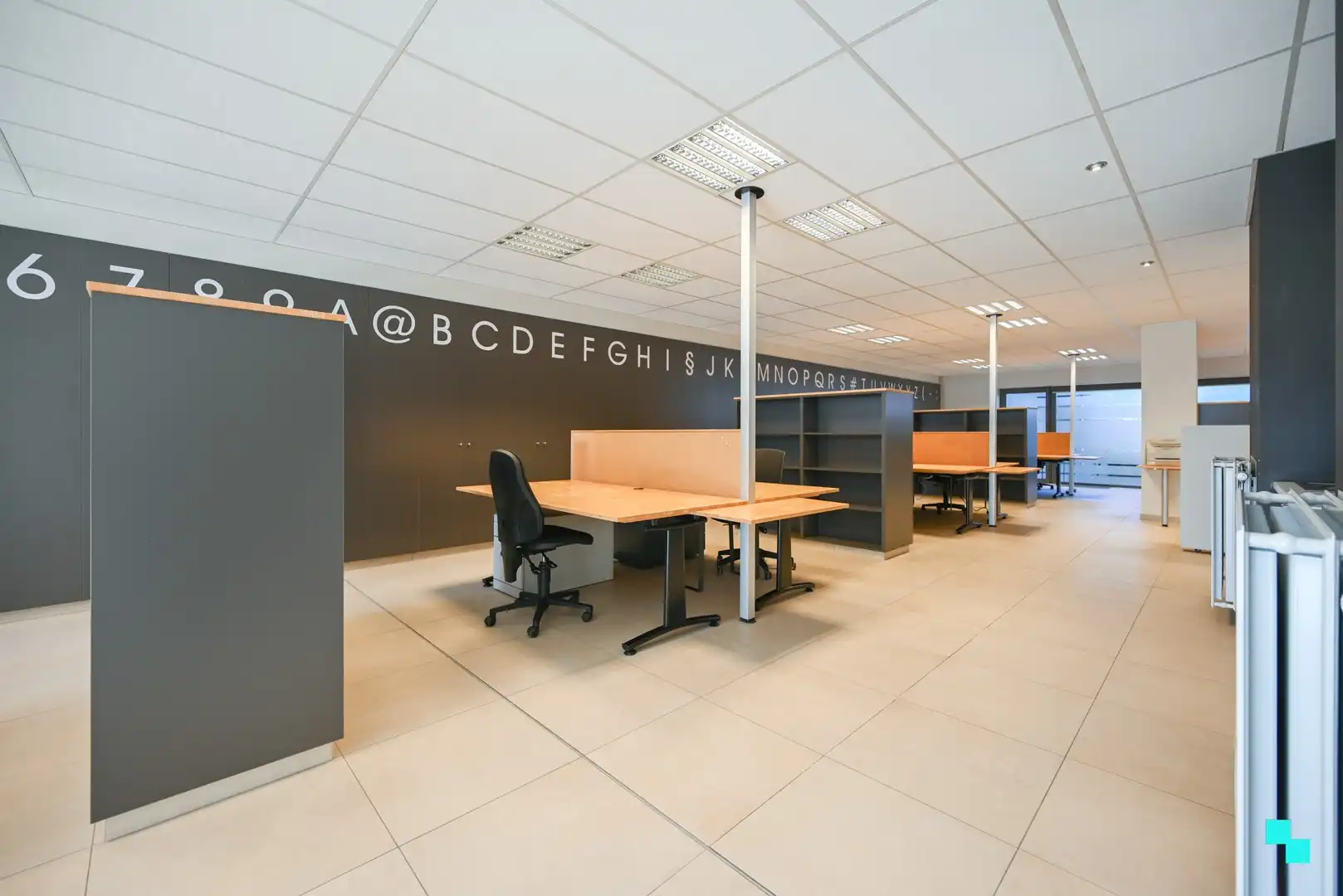 Uiterst commercieel en vlot bereikbaar handelspand (340 m²) te Izegem foto 12